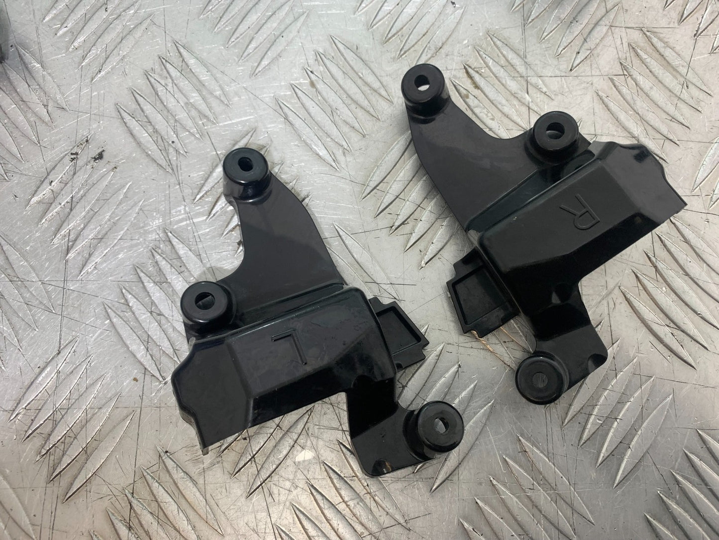 YAMAHA YZF R1 4C8 LEFT AND RIGHT FRAME BRACKETS   YEAR 2007-2008 (CMB1237)