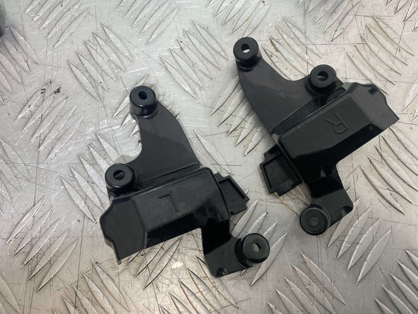 YAMAHA YZF R1 4C8 LEFT AND RIGHT FRAME BRACKETS   YEAR 2007-2008 (CMB1237)