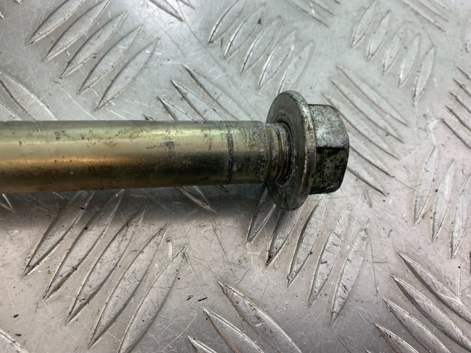 HARLEY DAVIDSON XL883 N IROD SWINGARM SPINDLE  YEAR 2020  (CMB1116)