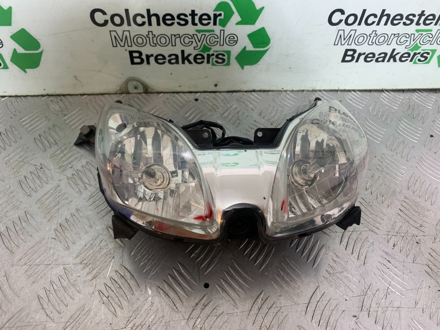 YAMAHA XMAX 250 XMAX 250 HEADLIGHT  YEAR 2006-09 (CMB1201)