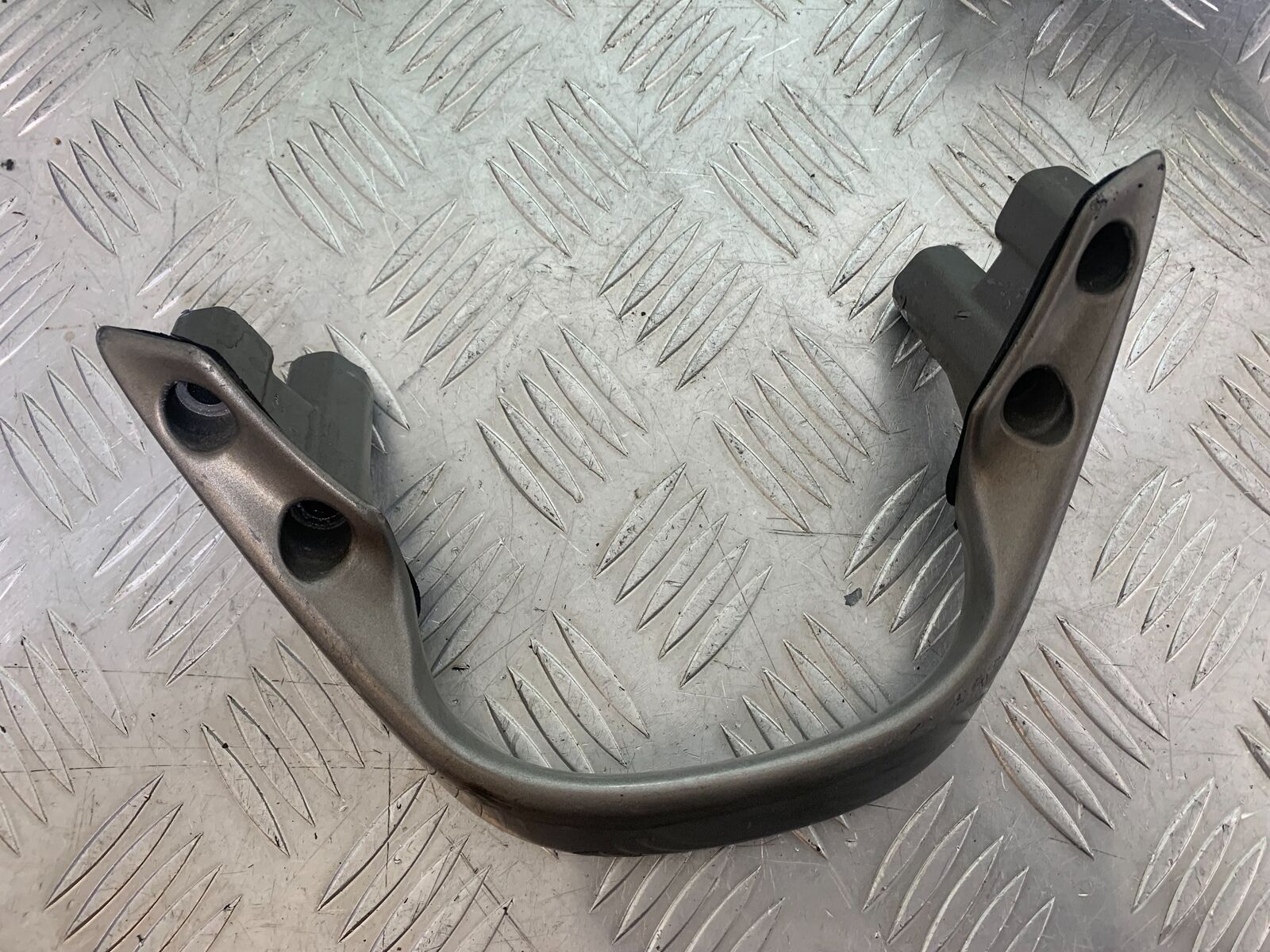 HONDA CB600 CB 600 HORNET GRAB RAIL YEAR 1998 -2002 (CMB1126)