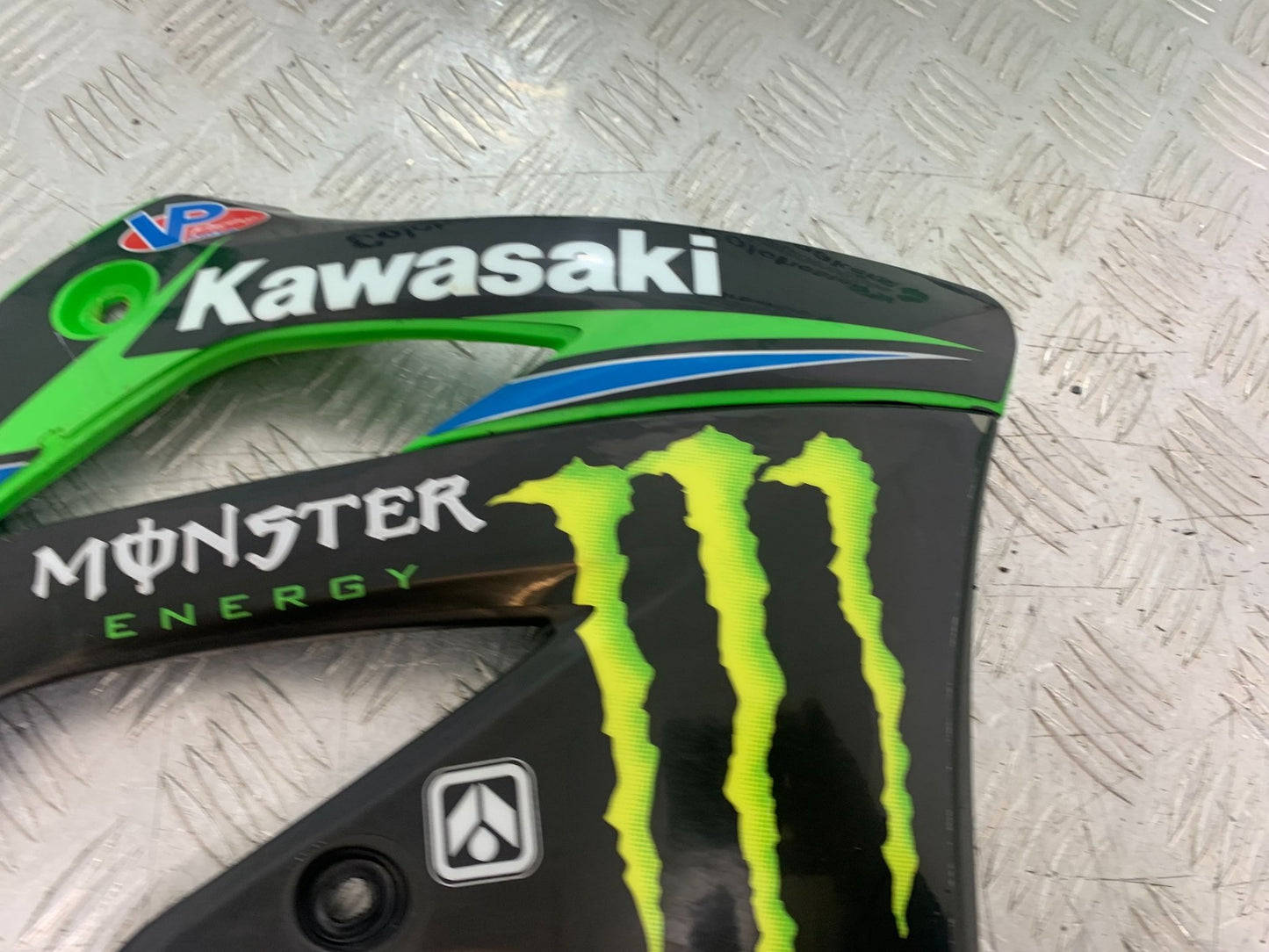 KAWASAKI KXF450 KXF 450 RIGHT RADIATOR COWL   YEAR 2013 CMB1217)