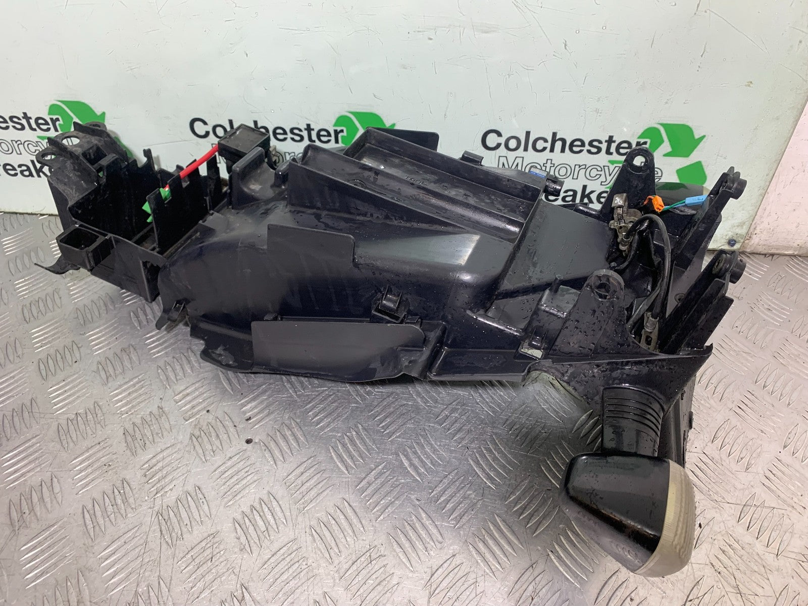 HONDA CBR1100 BLACKBIRD REAR MUDGUARD AND INDICATORS   YEAR 1999-2005 (CMB1232)