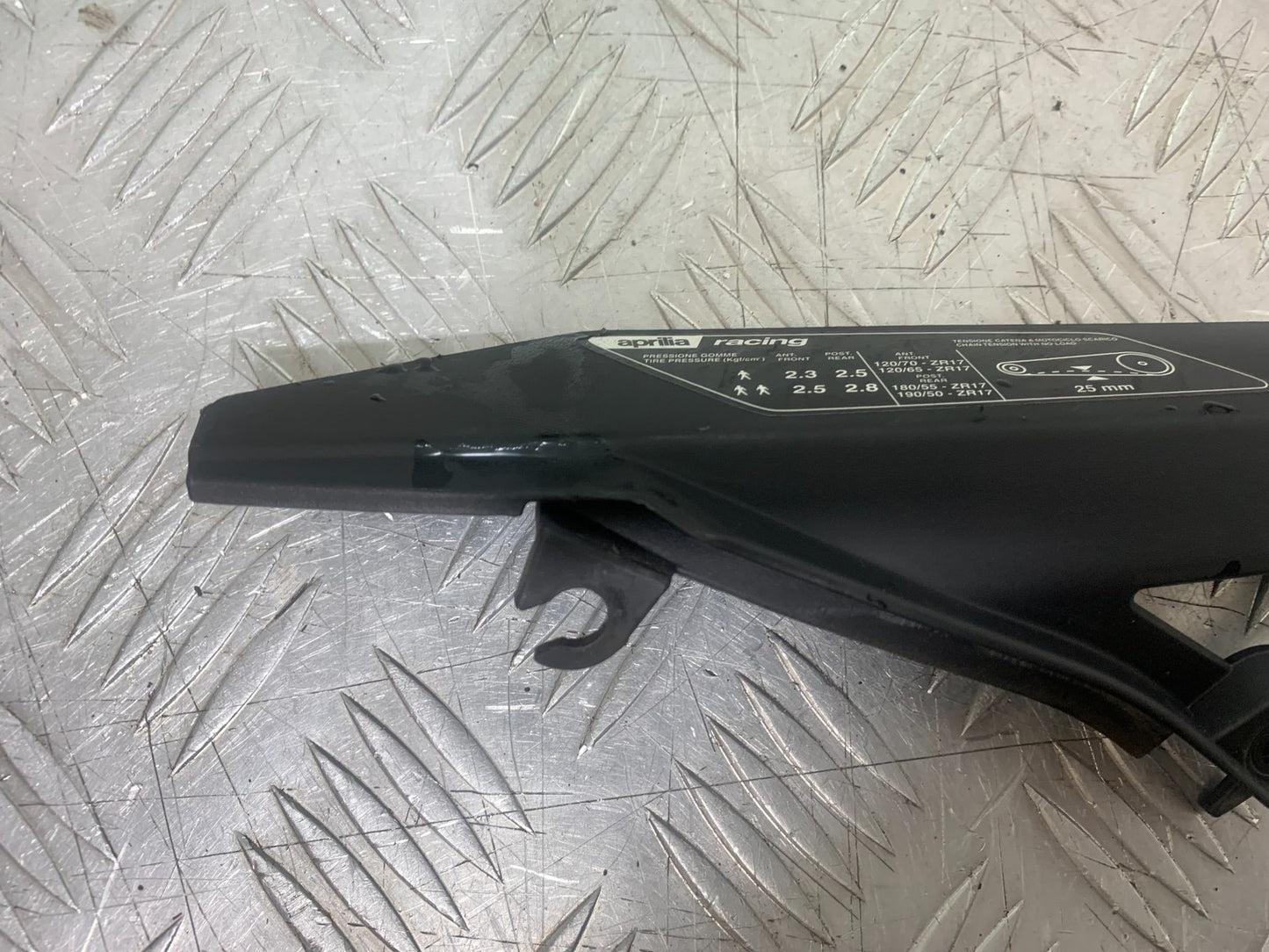 APRILIA SL750 SL 750 SHIVER CHAIN GUARD YEAR 2008-2016 (CMB1242)