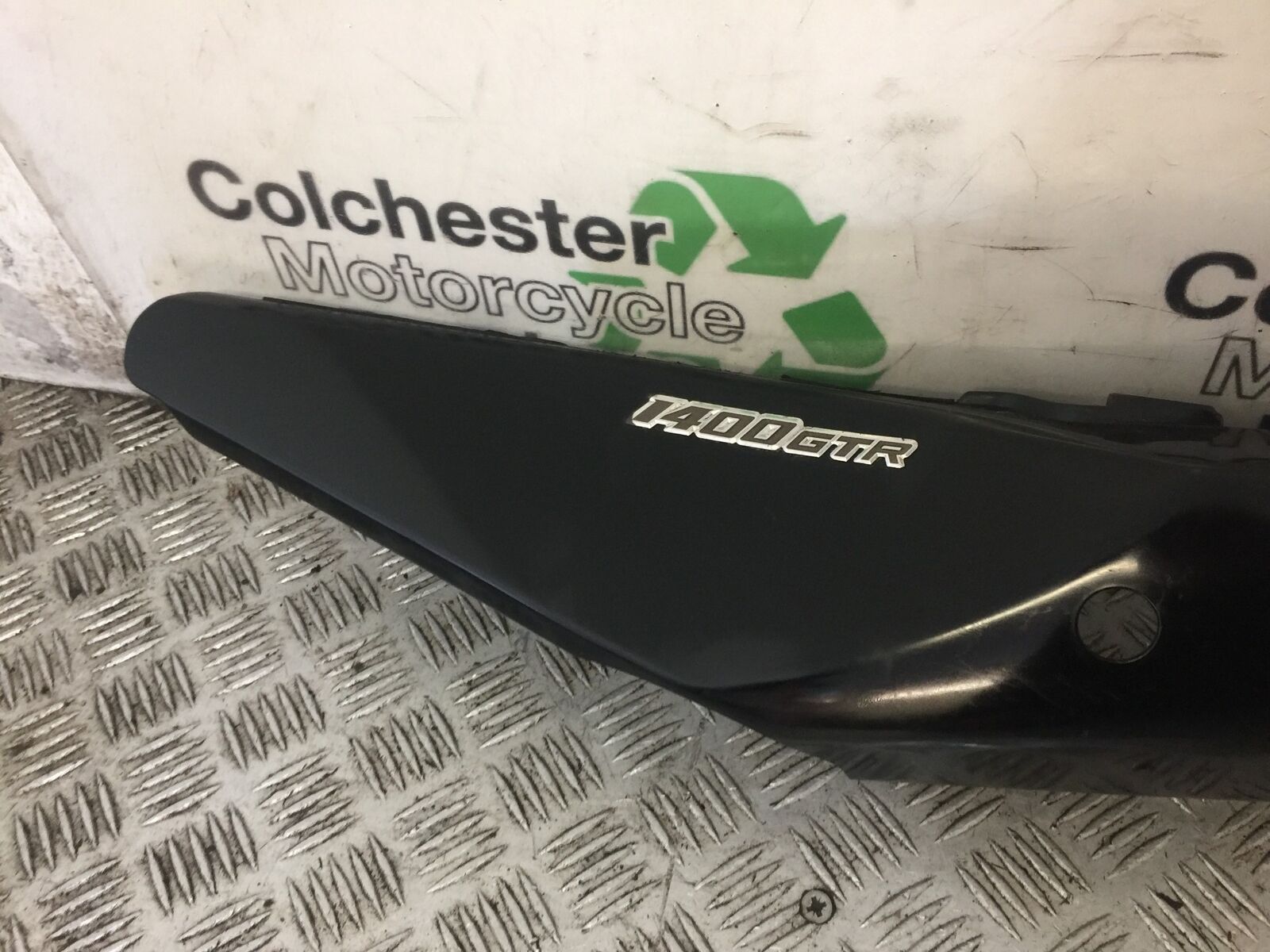 KAWASAKI GTR1400 GTR 1400 LEFT SEAT PANEL  YEAR 2010 (STOCK 716)