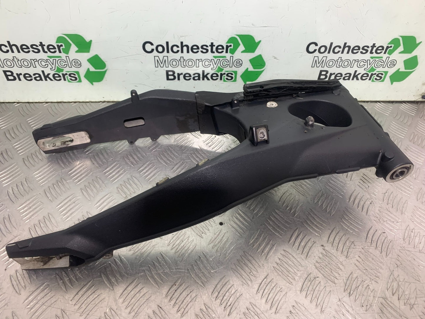 TRIUMPH 675 STREET TRIPLE RX SWINGARM   2015- 2017 (CMB1299)