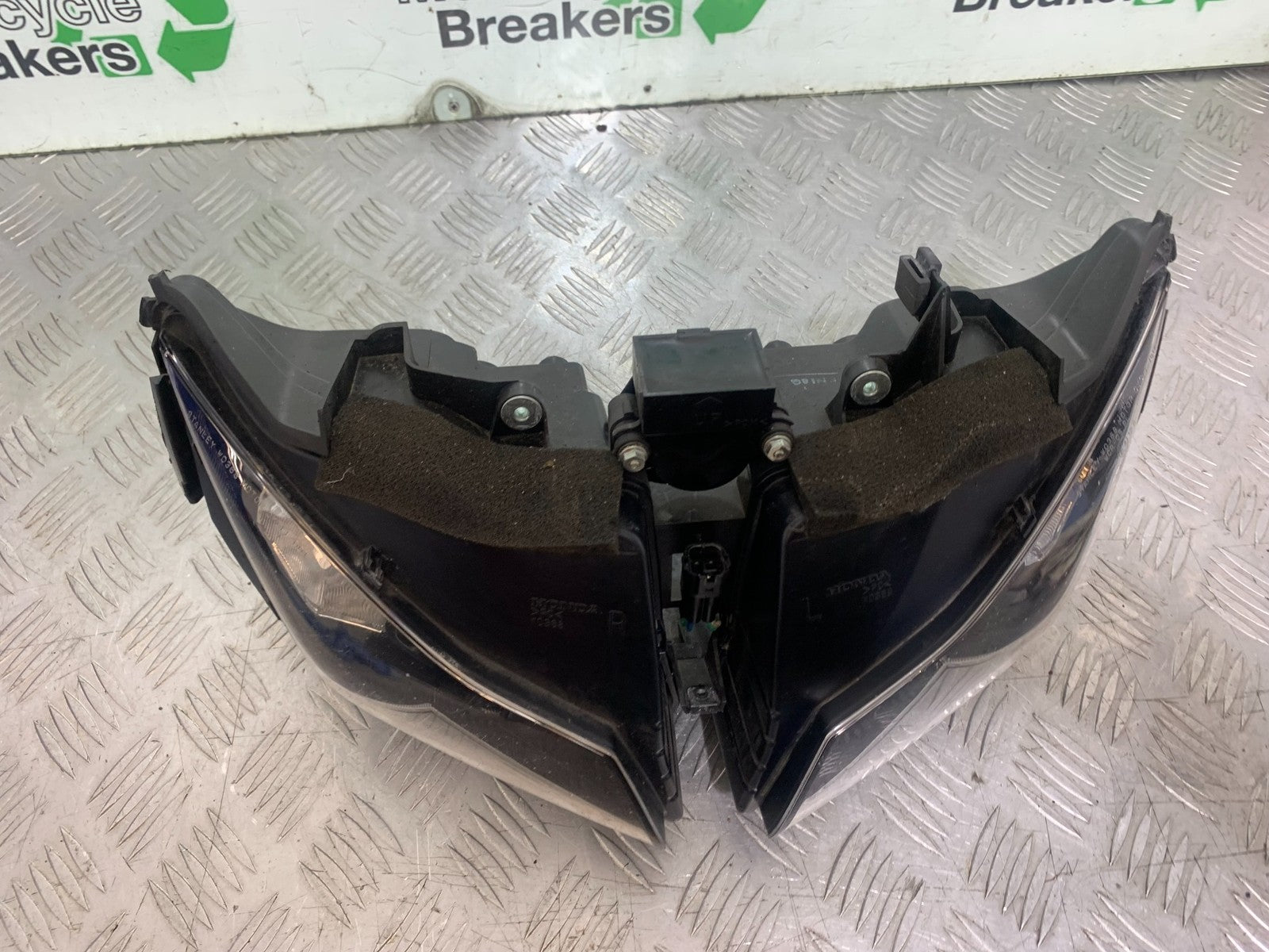 HONDA CBR1000 rr FIREBLADE HEADLIGHT YEAR 2012-2016 (CMB1198)