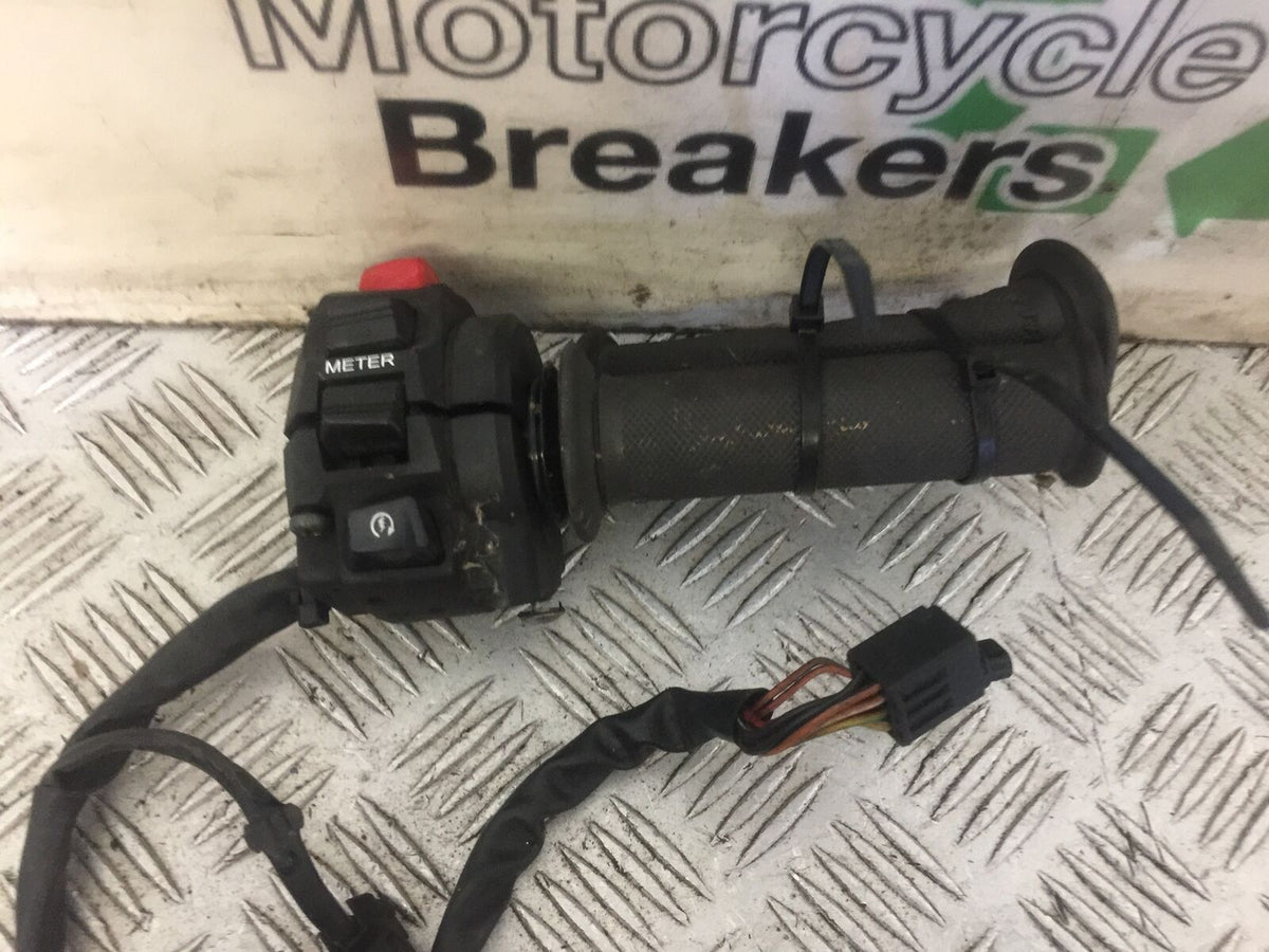 SUZUKI GSXR 600 L1-L8 RIGHT SWITCH GEAR   YEAR 2011-2017 (STOCK 728)