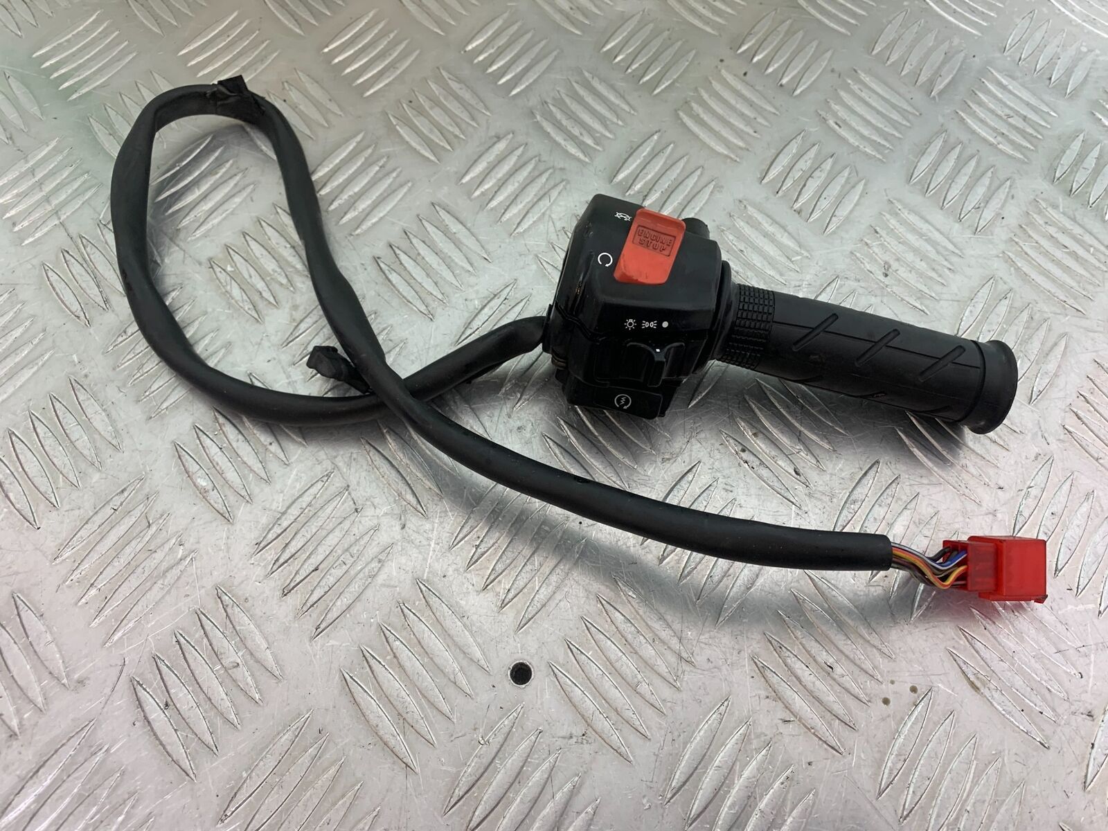 HONDA CBR1100 BLACKBIRD RIGHT SWITCH GEAR  YEAR 1999-2005  (CMB1103)