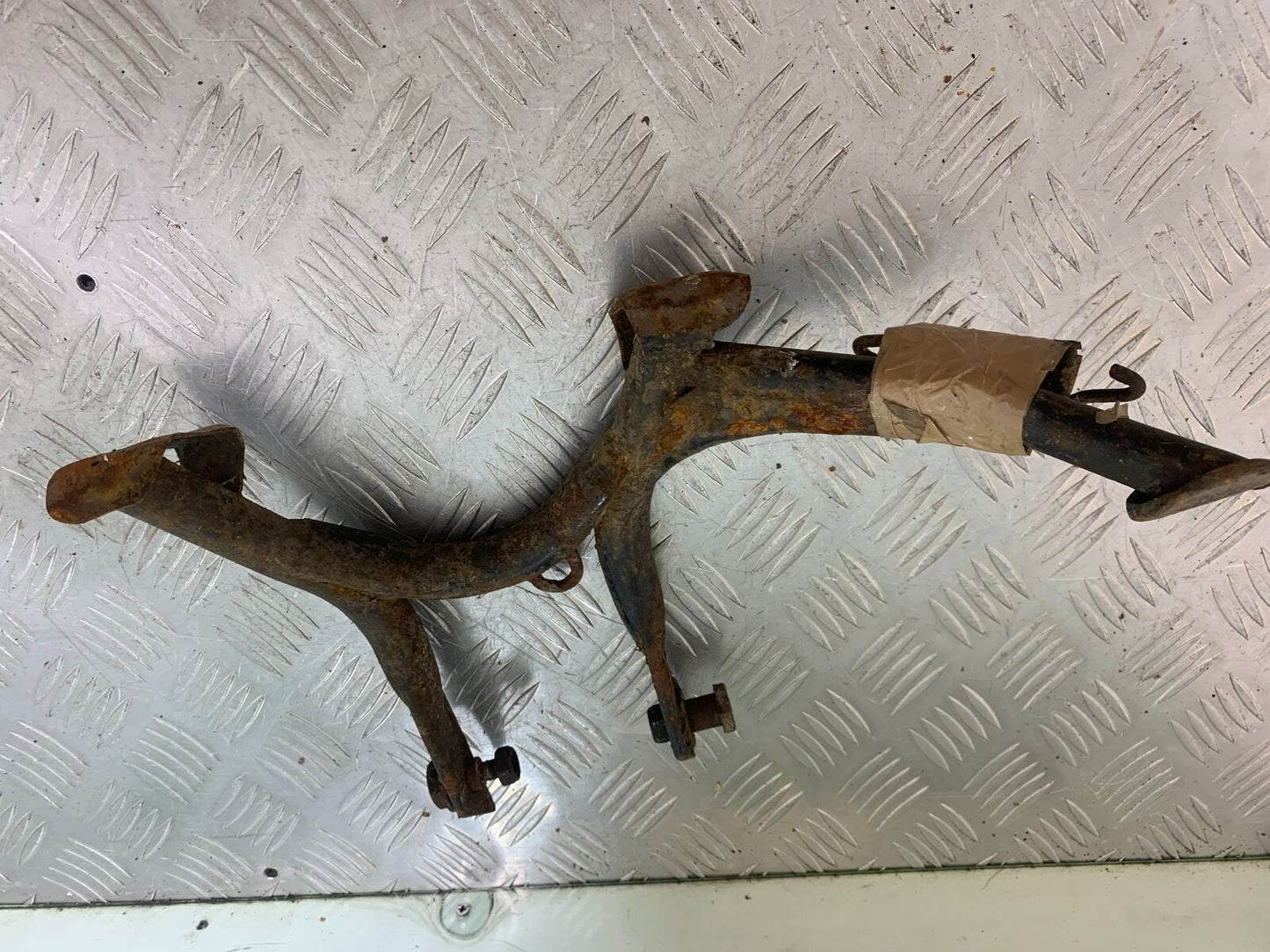 YAMAHA FJ1100 FJ 1100 CENTER STAND  YEAR 1984-85 (CMB1101)