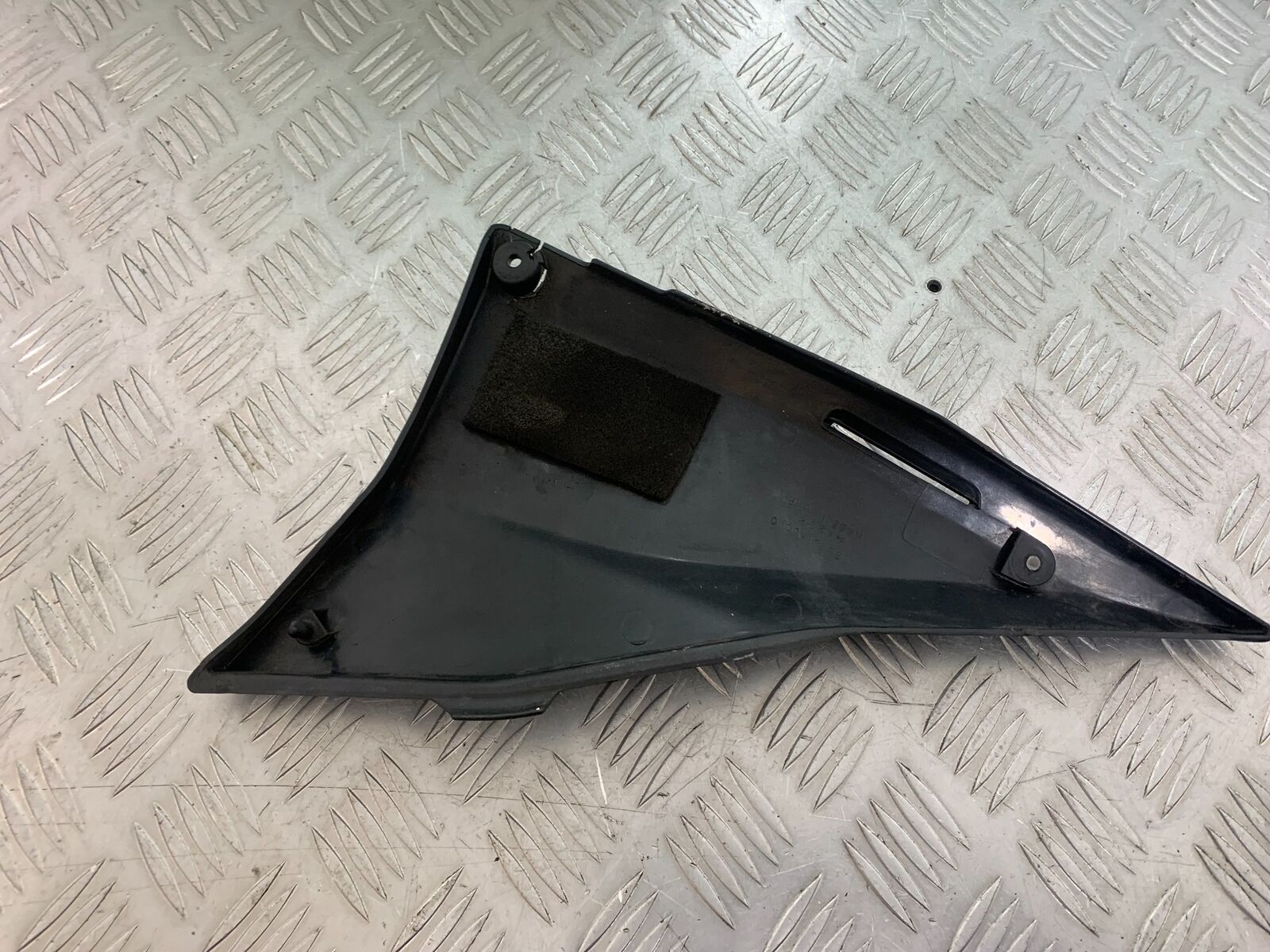 KAWASAKI Z750 Z 750 LEFT SEAT PANEL  YEAR 2004-2006  (CMB1104)