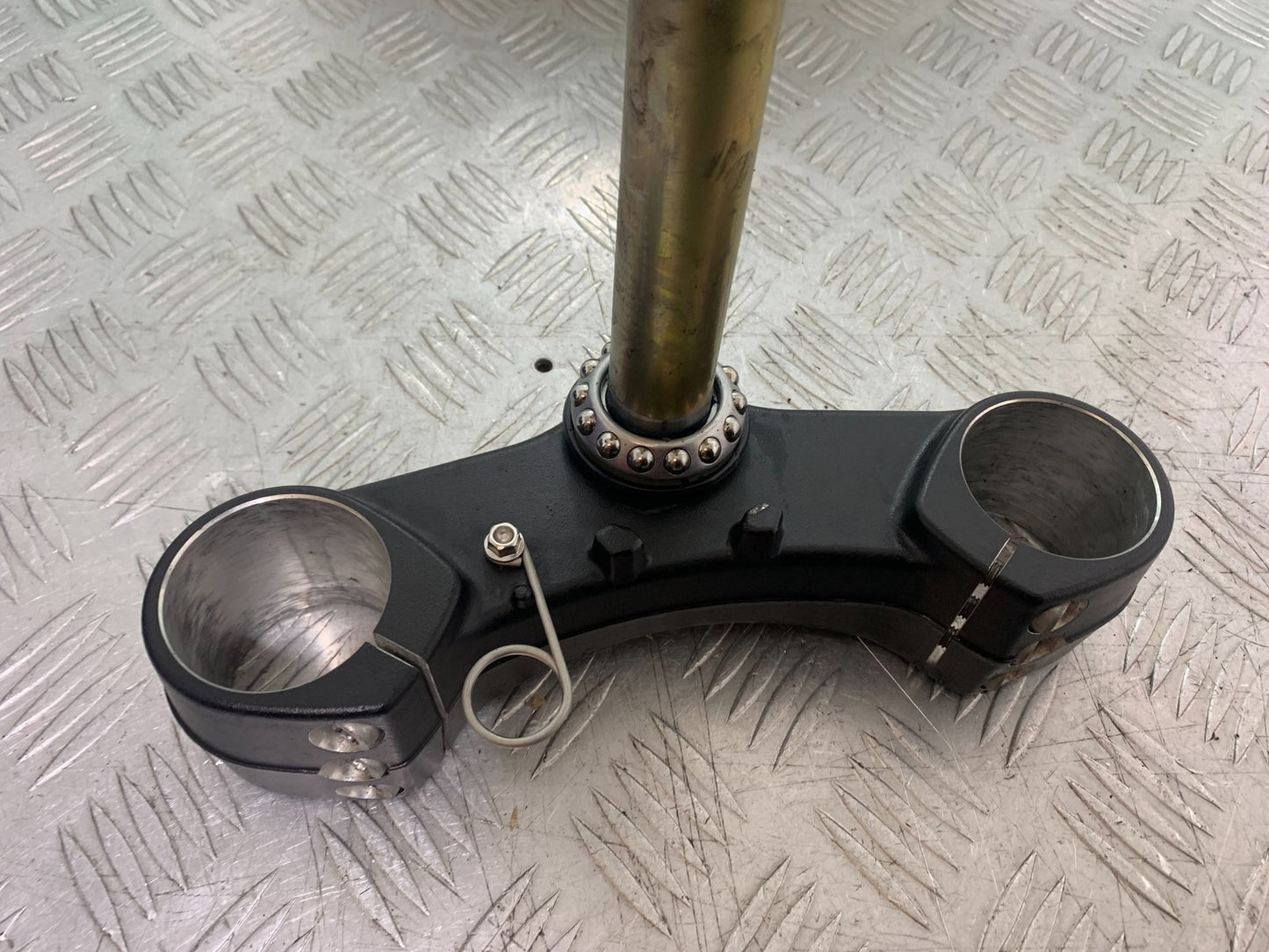 TRIUMPH 1050 SPEED TRIPLE BOTTOM YOKE  YEAR 2005-2007 (CMB1322)