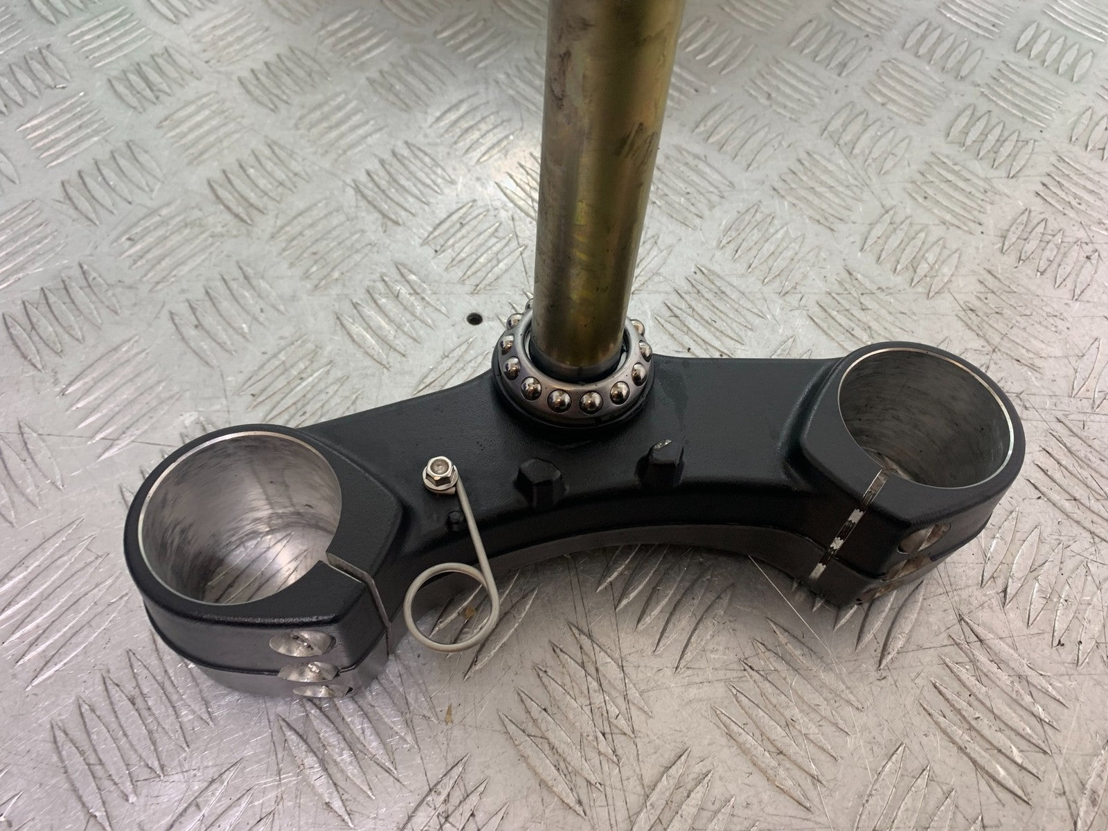 TRIUMPH 1050 SPEED TRIPLE BOTTOM YOKE  YEAR 2005-2007 (CMB1322)