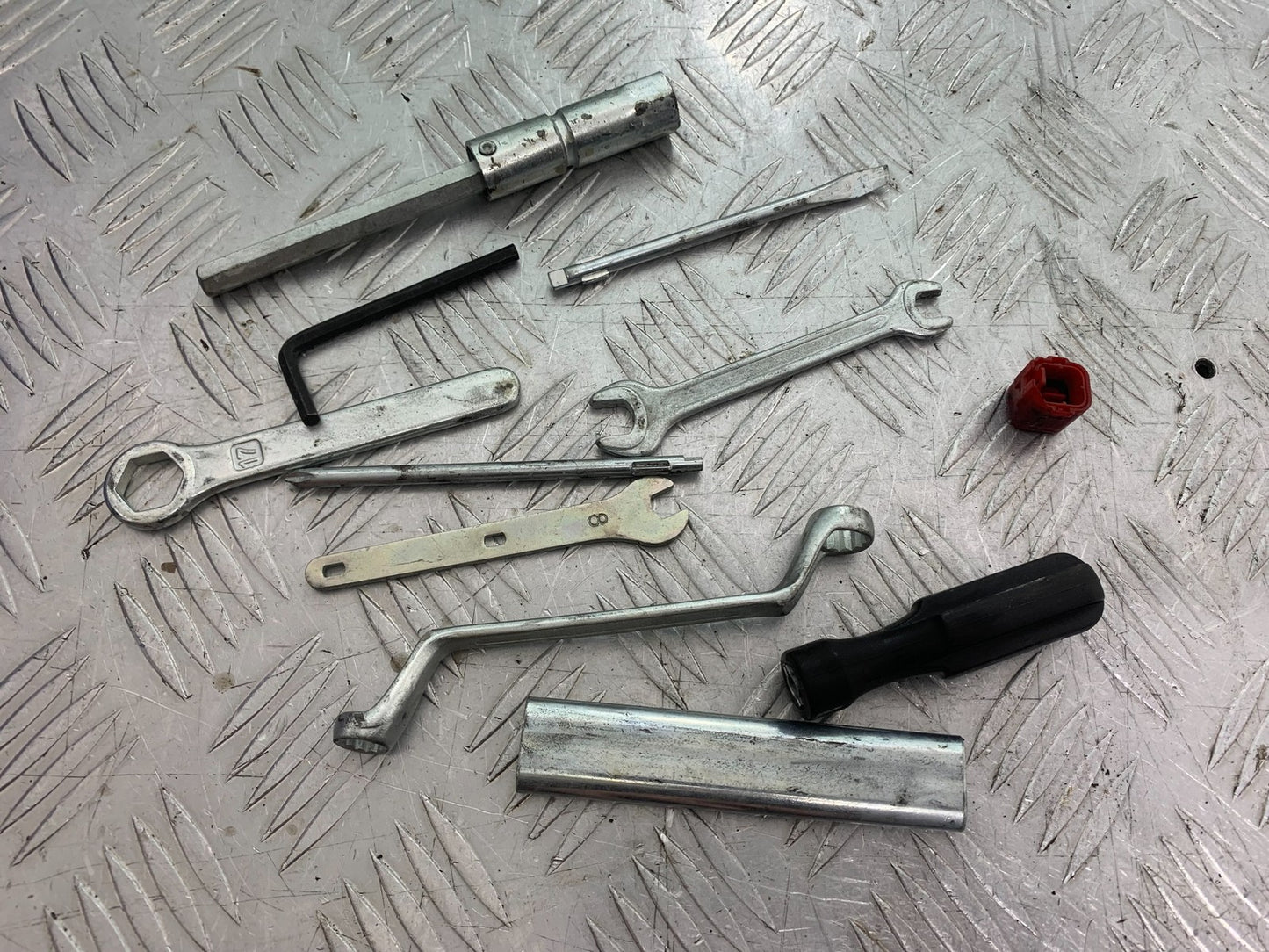 HONDA NT 700 V DEAUVILLE TOOL KIT  YEAR 2006-2010 (CMB1298)