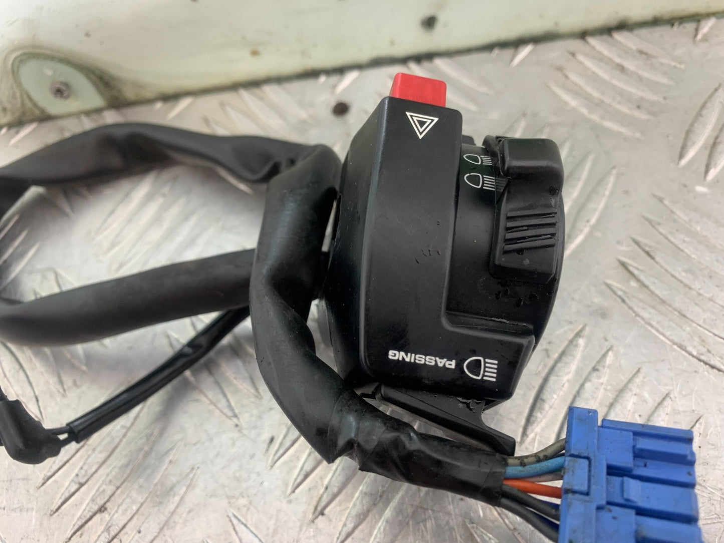 HONDA CBR1000 RR CBR 1000RR FIREBLADE LEFT SWITCH GEAR 2008-2011 (CMB1179)