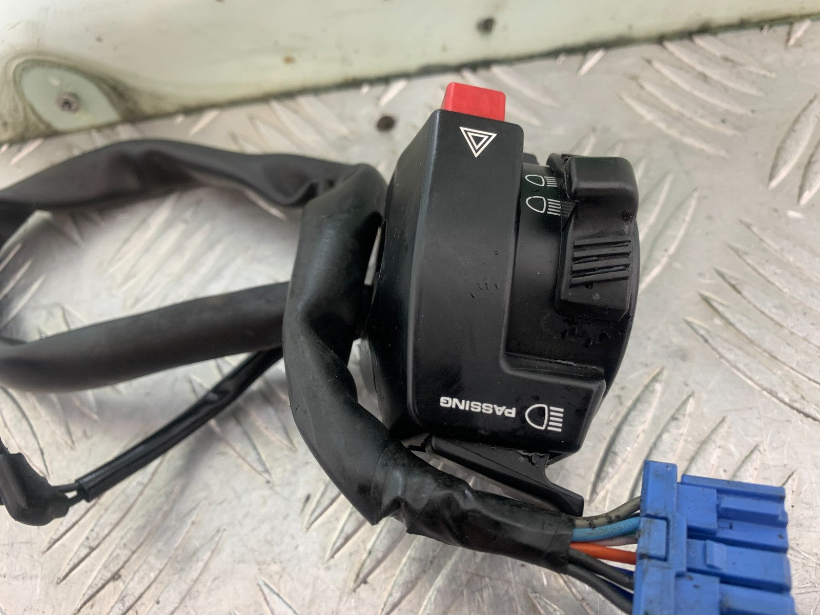 HONDA CBR1000 RR CBR 1000RR FIREBLADE LEFT SWITCH GEAR 2008-2011 (CMB1179)