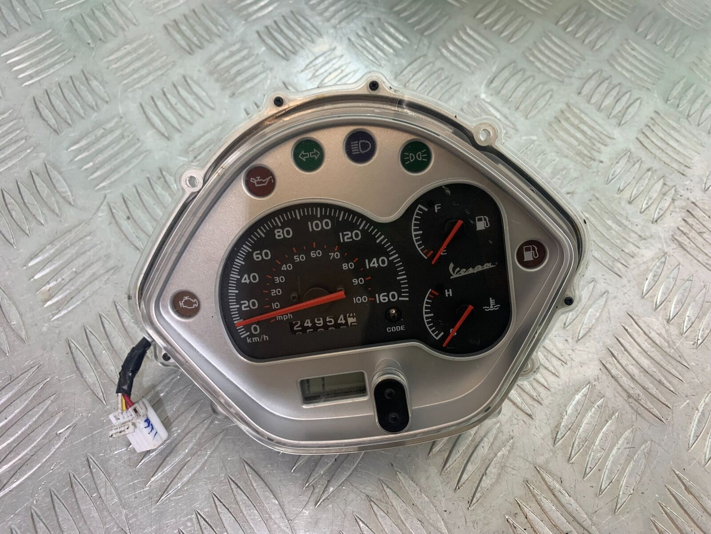 PIAGGIO VESPA GTS 300 CLOCKS SPEEDO DASH  YEAR 2010 (CMB1062)