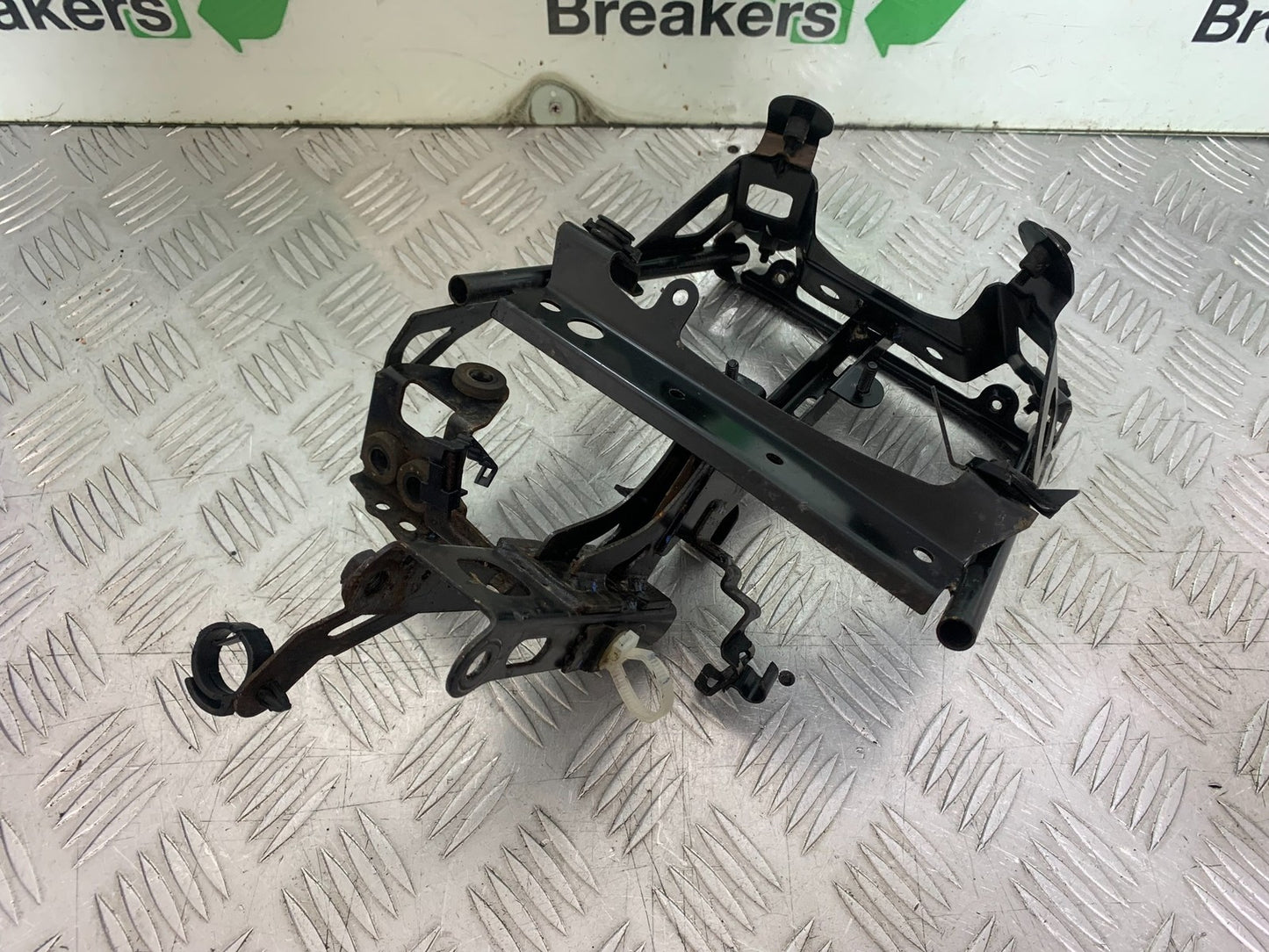 YAMAHA NMAX-125 N MAX 125 FAIRING BRACKET   YEAR 2015-2020  (CMB1231)