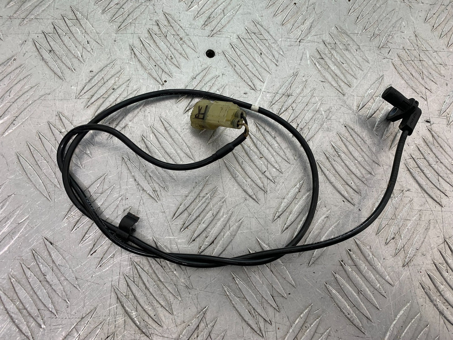 TRIUMPH 675 STREET TRIPLE RX FRONT ABS SENSOR  2015- 2017 (CMB1299)