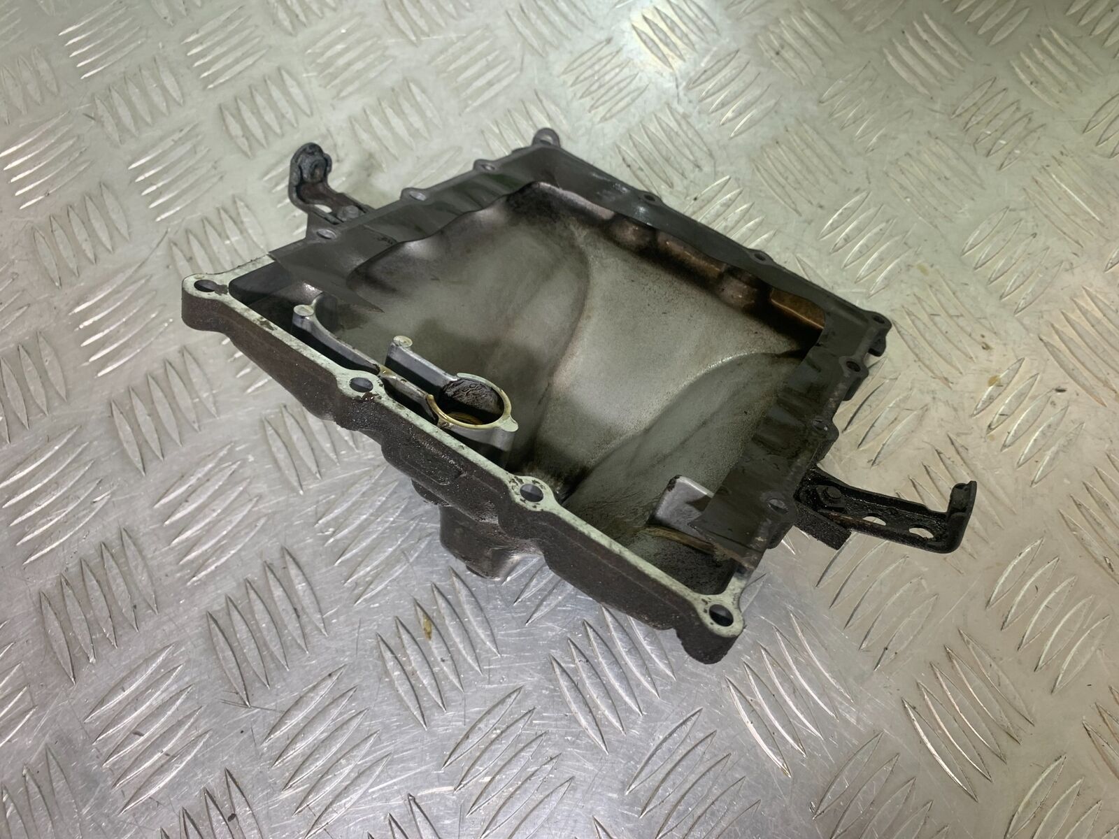 SUZUKI GSXR1000 K1 K2 SUMP  YEAR 2001 (STOCK 753)