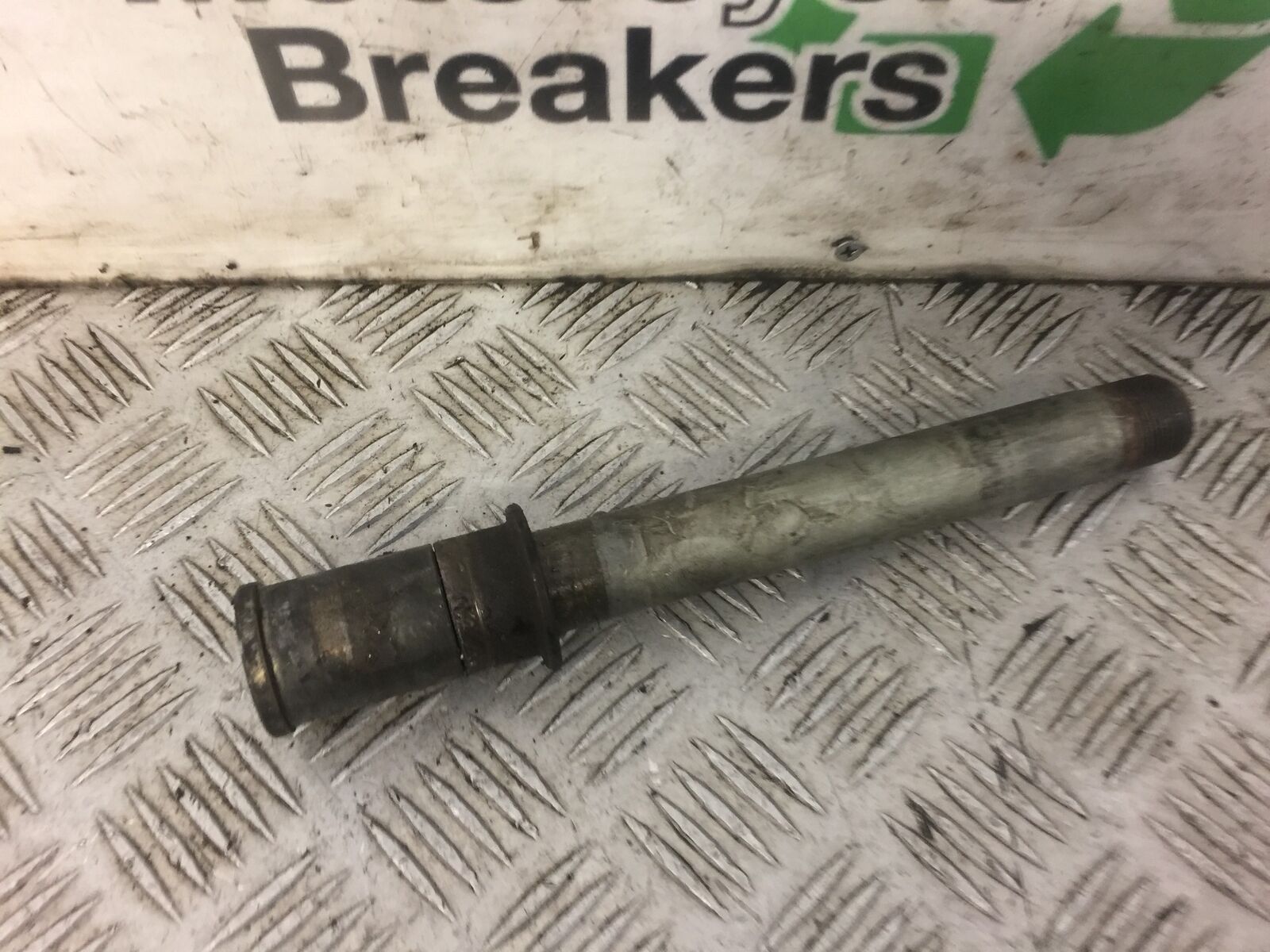 KAWASAKI ZX6R ZX636 FRONT WHEEL SPINDLE YEAR 2002  (STOCK 484)