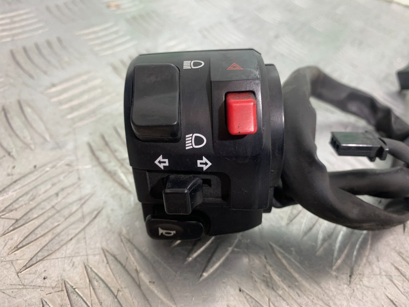 KAWASAKI 650 VERSYS LEFT SWITCH GEAR YEAR 2015-2018 (CMB1288)