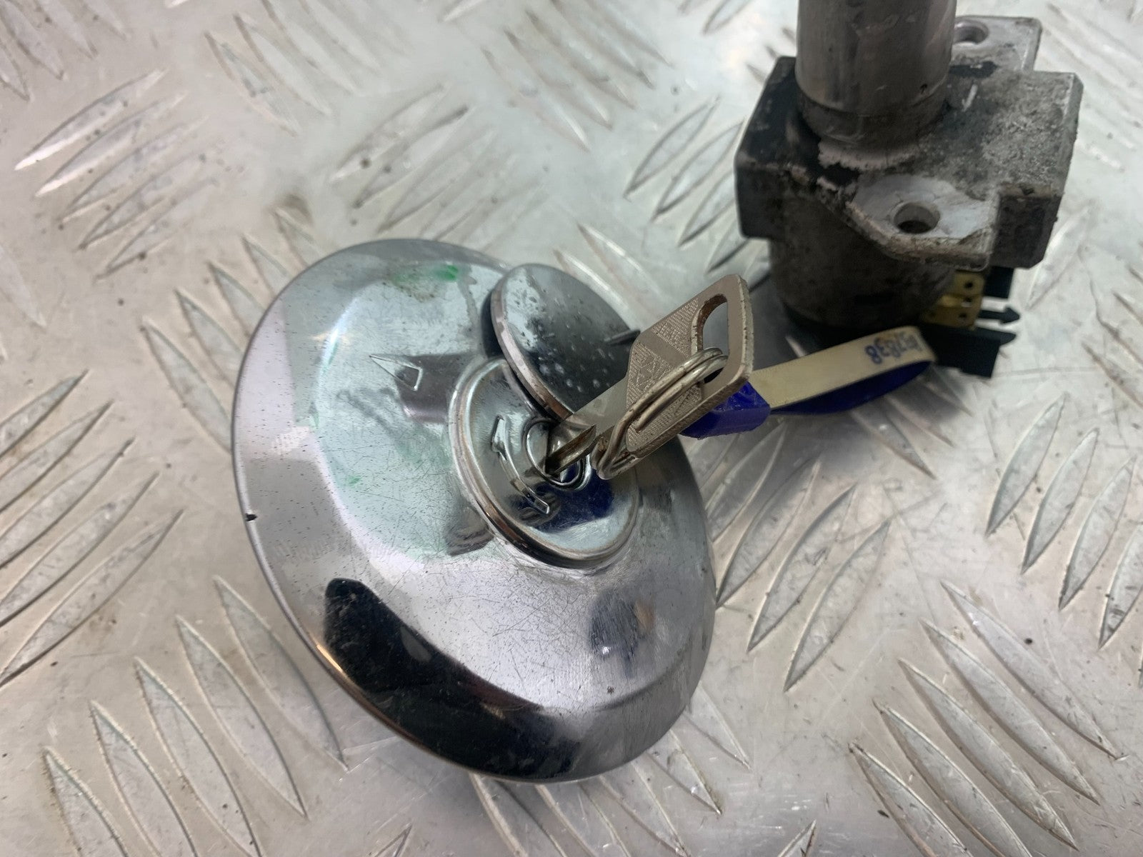 HONDA GL500 GL 500 SILVERWING IGNITION PETROL CAP & KEY   YEAR 1981-82 (CMB1168)