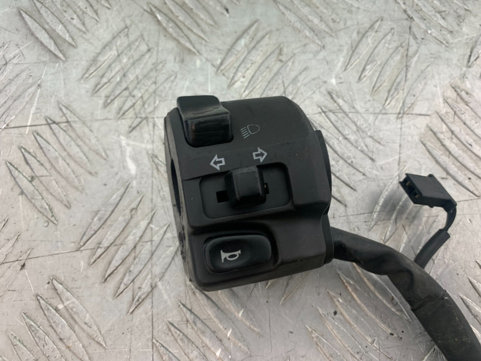 YAMAHA YZF1000 THUNDERACE LEFT SWITCH GEAR YEAR 1997-2000 (CMB1204)