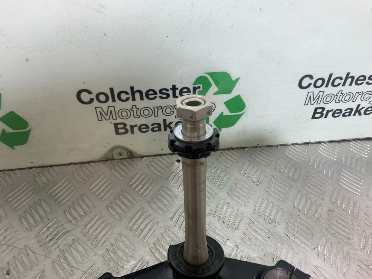 KAWASAKI ZX9R ZX9 E1  BOTTOM YOKE     YEAR 2000-01 (CMB1171)