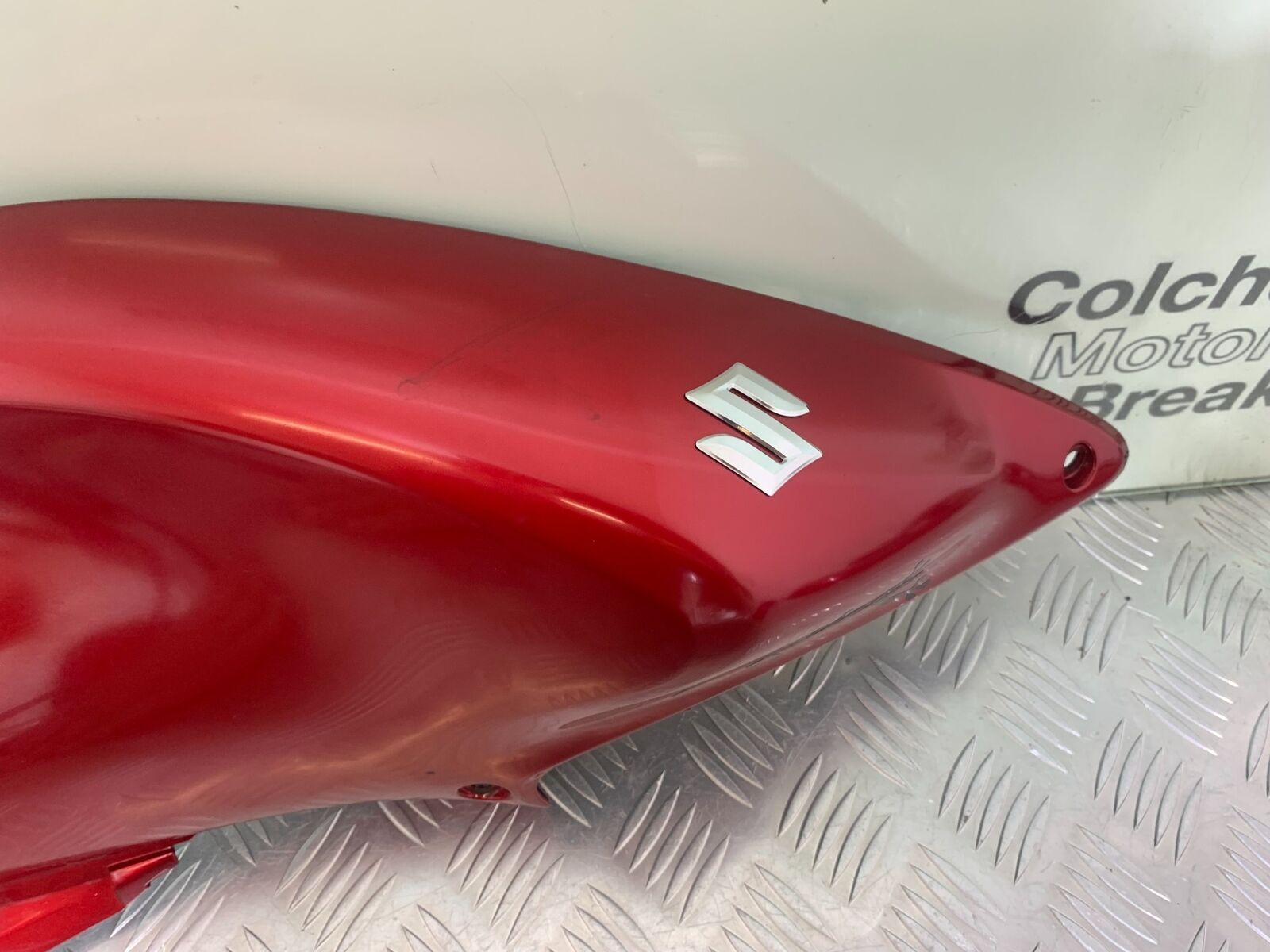 SUZUKI DL 650 V-STROM RIGHT TANK PANEL  YEAR 2016 (STOCK 996)