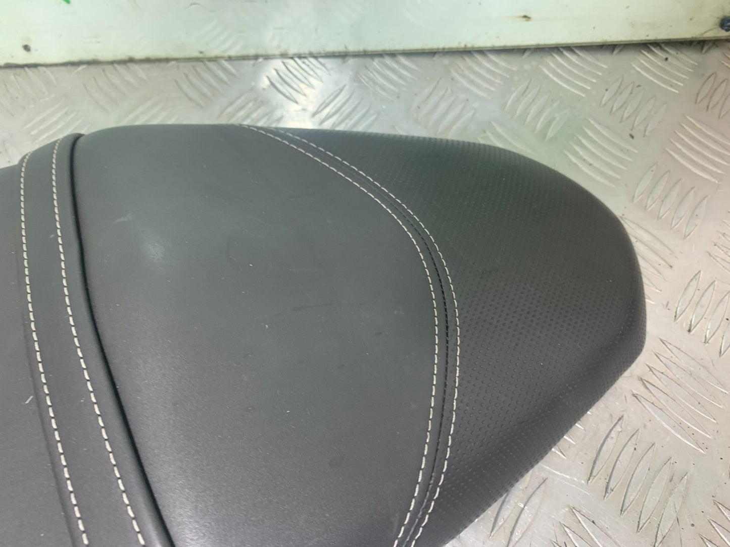 TRIUMPH 675 STREET TRIPLE SEAT  2013-2016 (CMB1186)