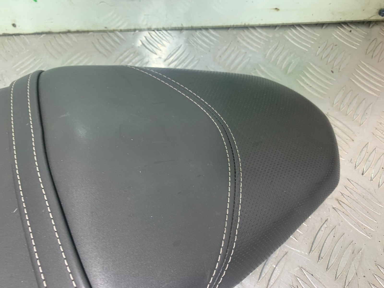 TRIUMPH 675 STREET TRIPLE SEAT  2013-2016 (CMB1186)
