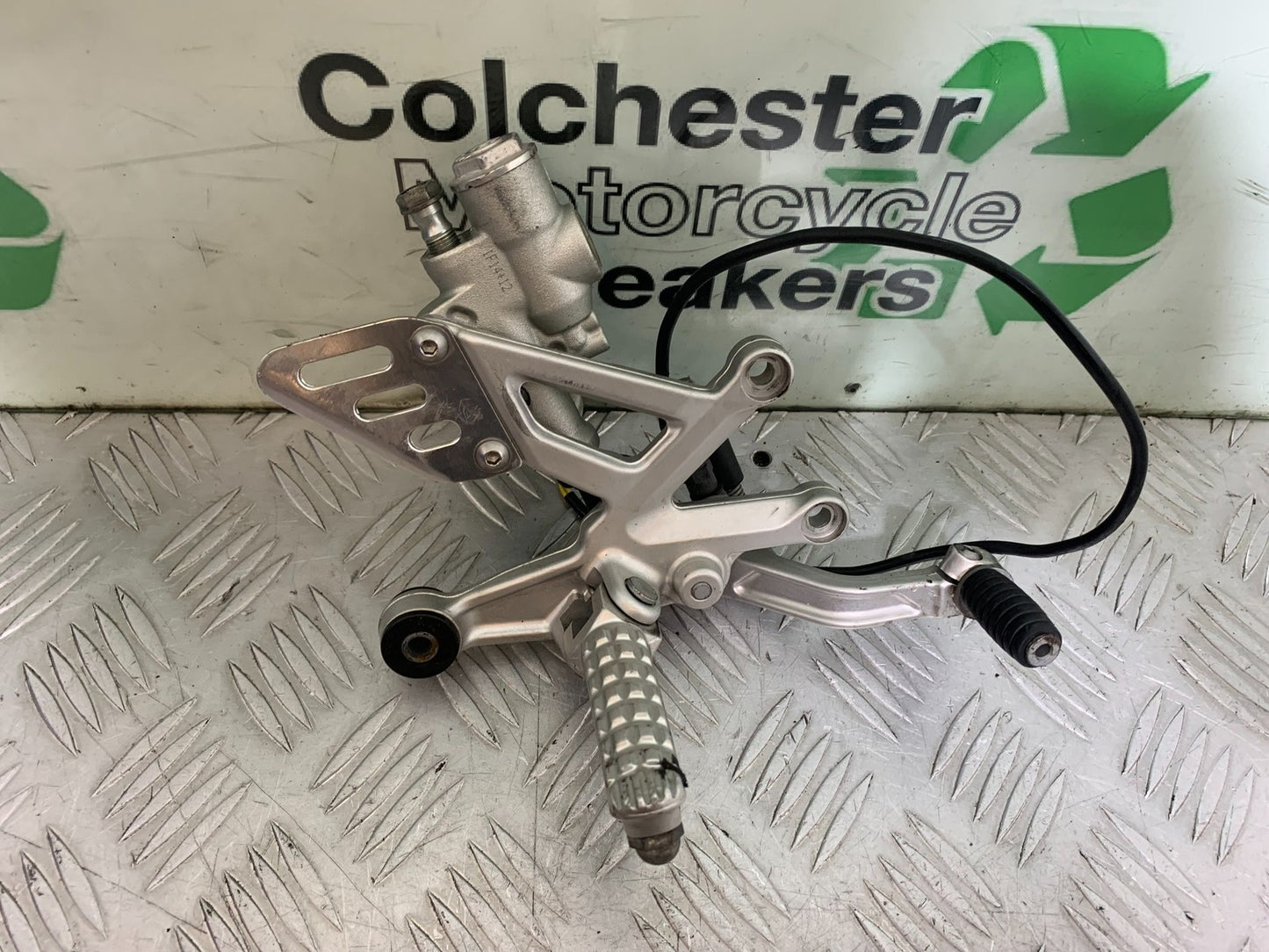 APRILIA TUONO 1000 V4R FRONT RIGHT HANGER   YEAR 2011-13  (CMB1316)