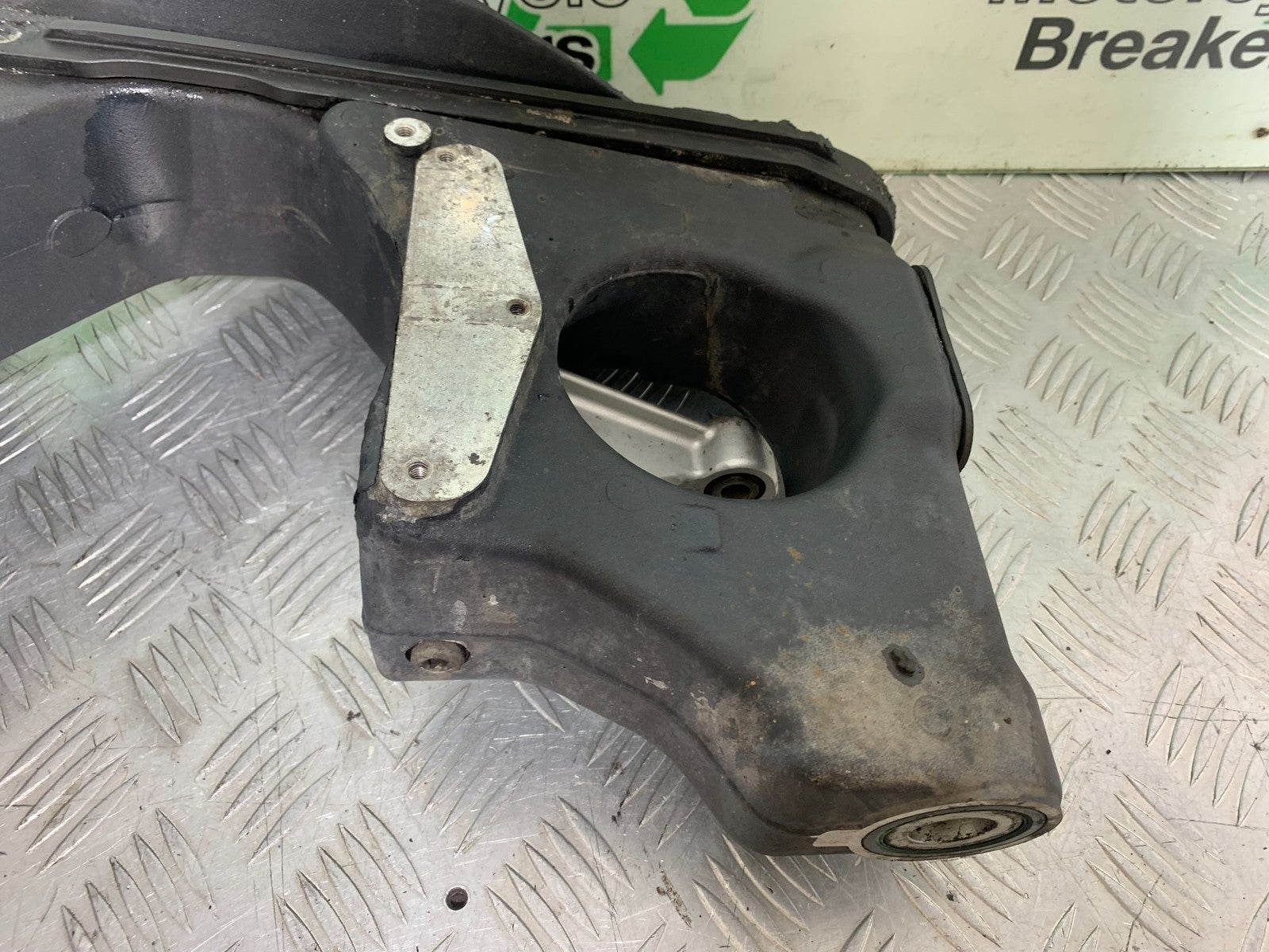 TRIUMPH SPEED TRIPLE R 1050 SWINGARM   2009 (CMB1183)