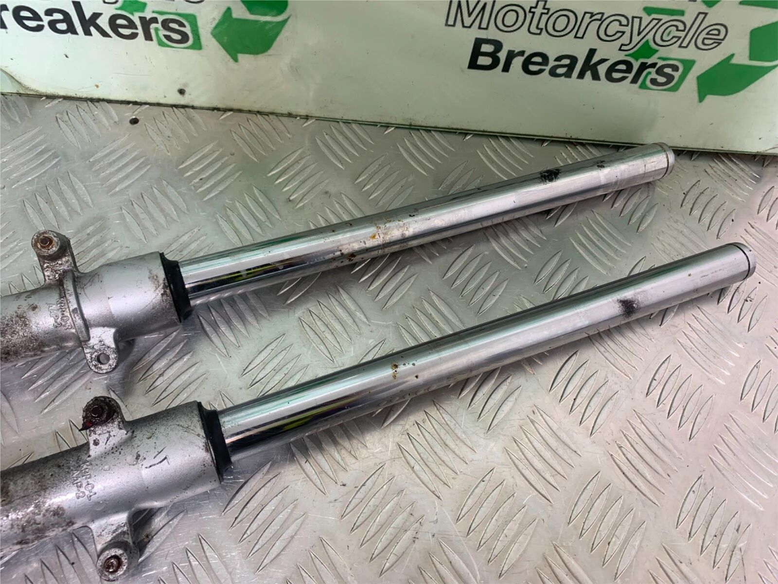 HONDA CBR125 CBR 125 FORKS  YEAR 2004-06  (CMB1040)