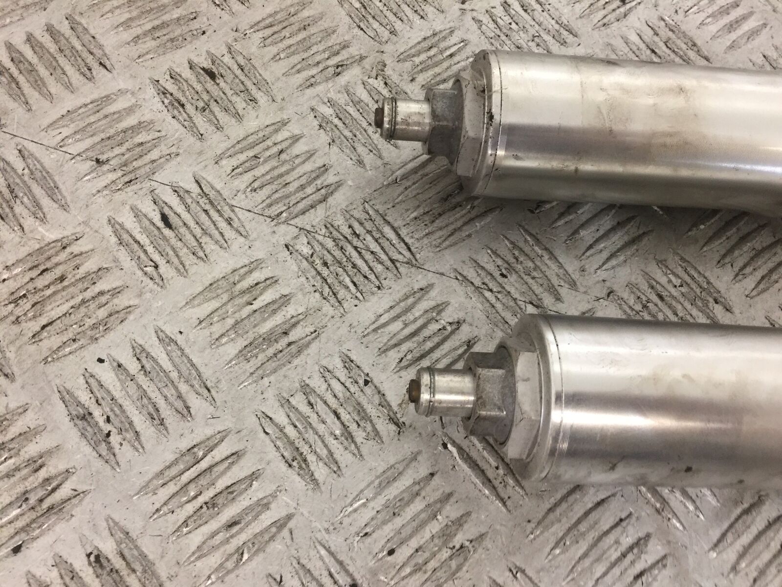 DUCATI MONSTER S4 916 FORKS   YEAR 2001 STOCK (755)