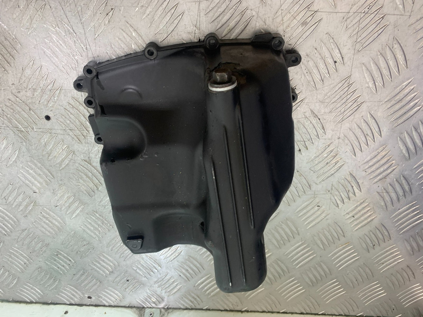 TRIUMPH 675 STREET TRIPLE R SUMP YEAR 2012 (CMB1221)