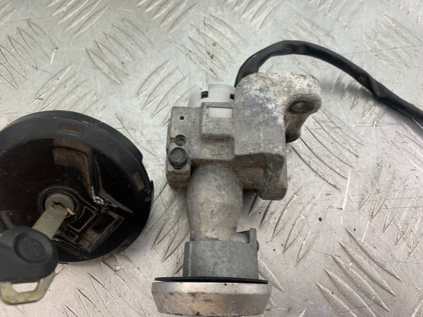 YAMAHA XMAX 125 XMAX-125 LOCKS AND KEY   YEAR 2015-2020  (CMB1266)