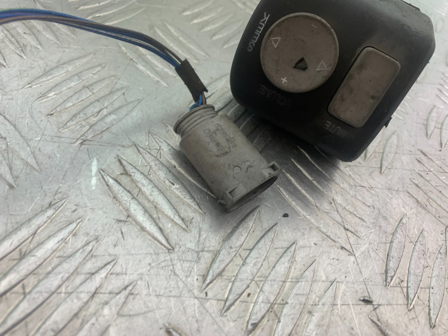 BMW K1200 K 1200 LT RADIO CONTROL SWITCH   YEAR 1999-07 (CMB1271)