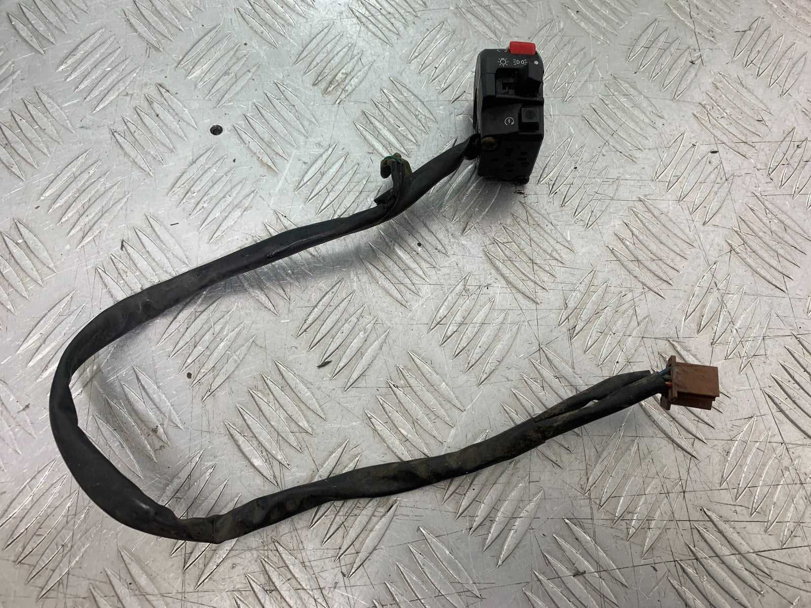 YAMAHA FZS600 FAZER 600 RIGHT SWITCH GEAR YEAR 1998-2001 (CMB1267)