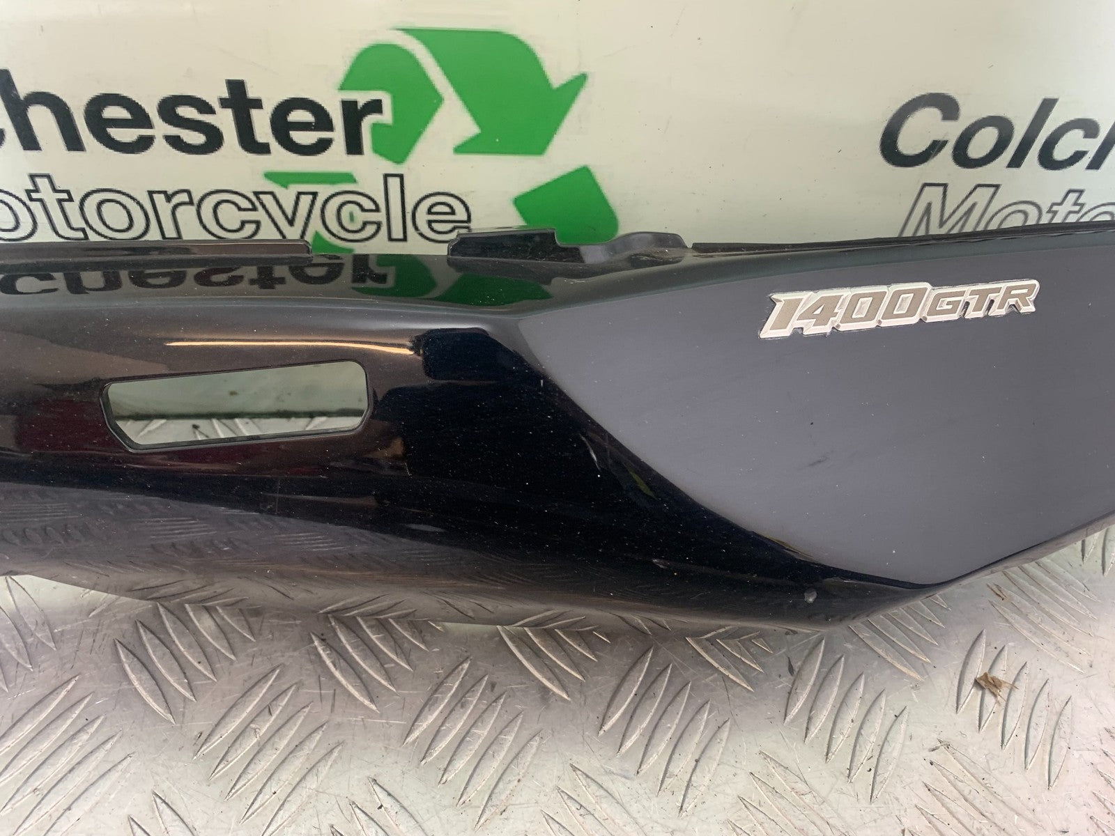 KAWASAKI GTR1400 GTR 1400 RIGHT SEAT PANEL  YEAR 2007-2009 (CMB1174)