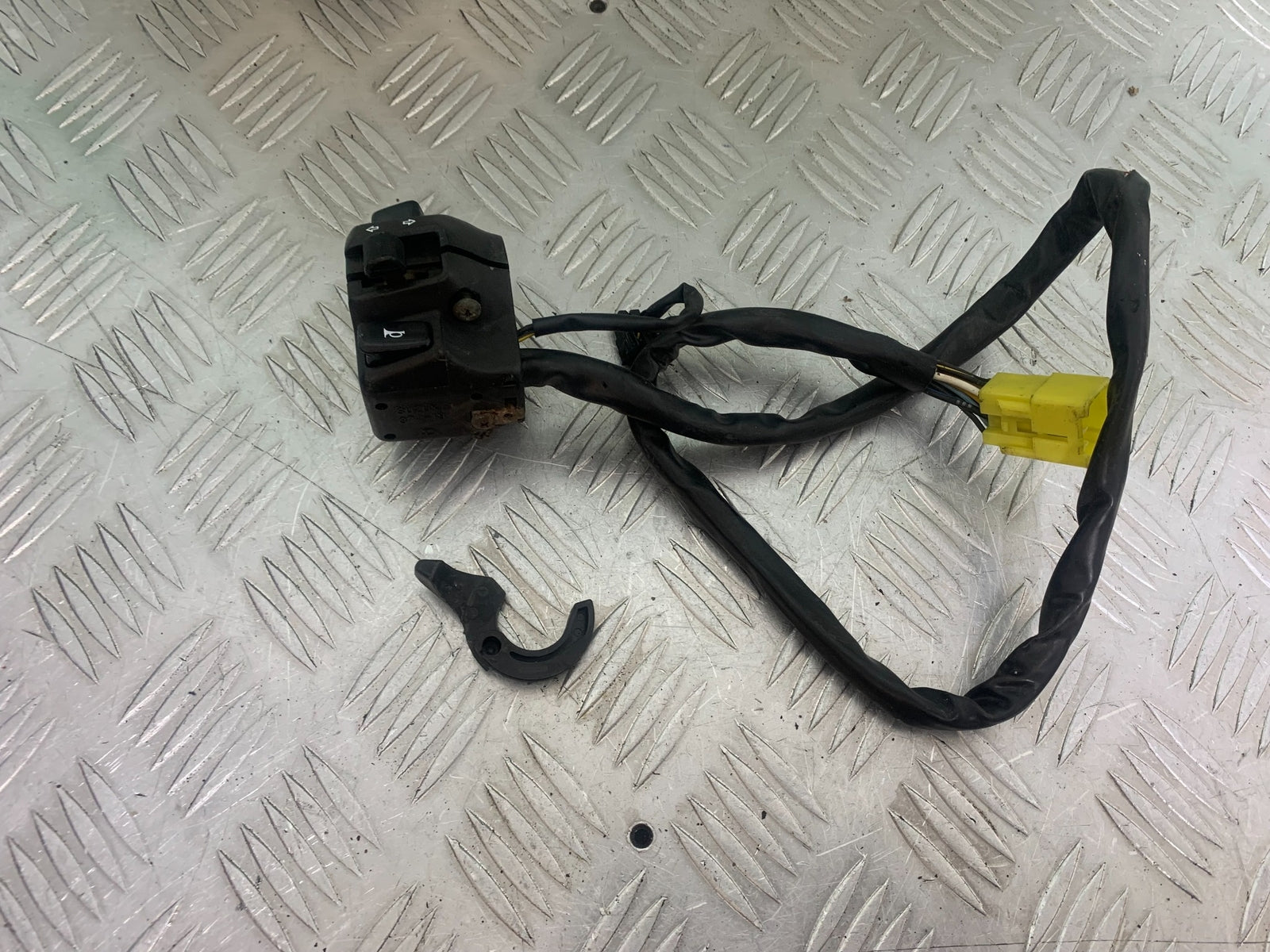 SUZUKI SV650 SV 650 mk1 LEFT SWITCH GEAR   YEAR 1999-2002 (CMB1160)