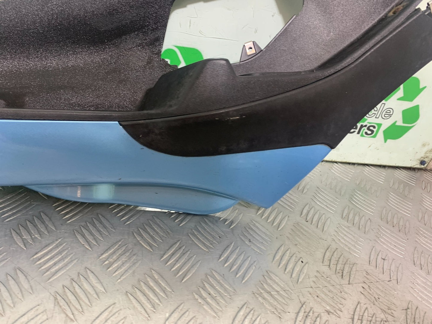 PIAGGIO MP3 250 ie LEFT FOOTBOARD YEAR 2007 (CMB1307)