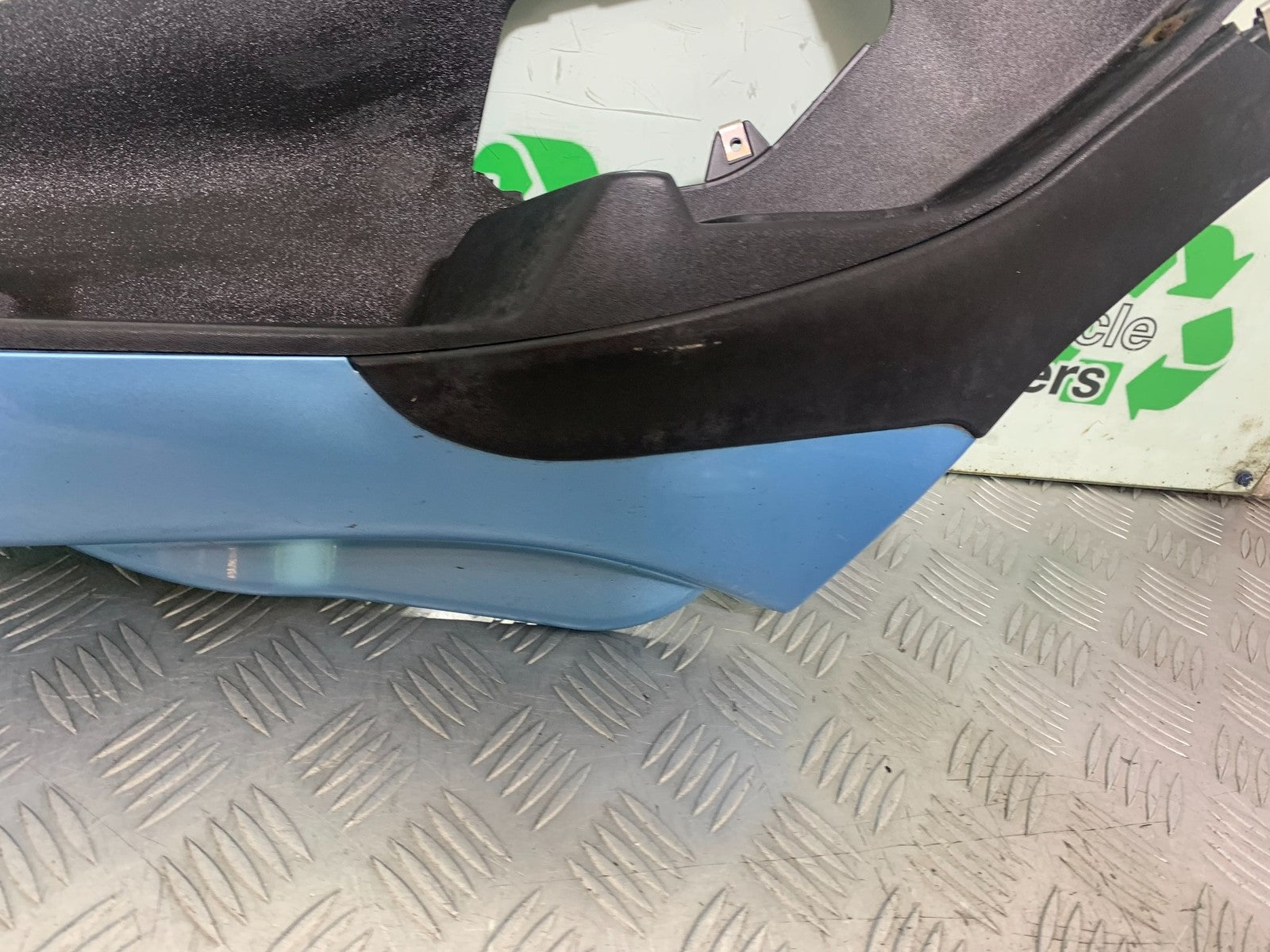 PIAGGIO MP3 250 ie LEFT FOOTBOARD YEAR 2007 (CMB1307)