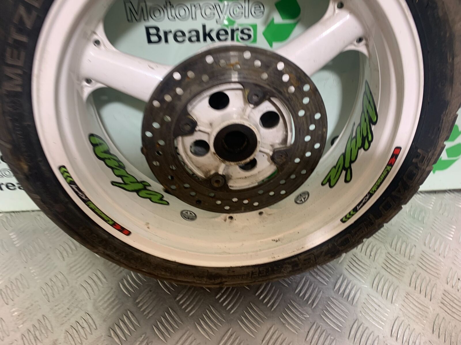 KAWASAKI ZX6R ZX636 REAR WHEEL   YEAR 2002  (CMB1100)