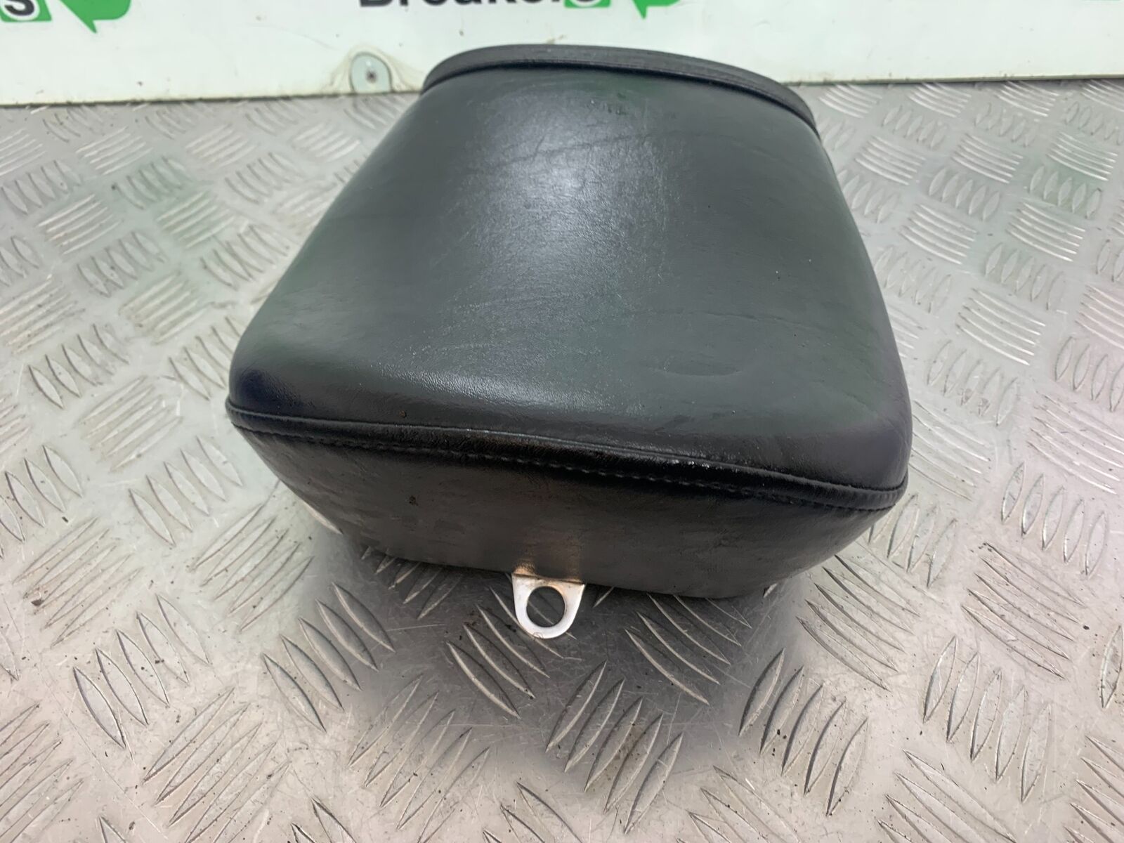 YAMAHA XVS 1100 DRAGSTAR REAR SEAT  YEAR 2000-2007 (CMB1108)