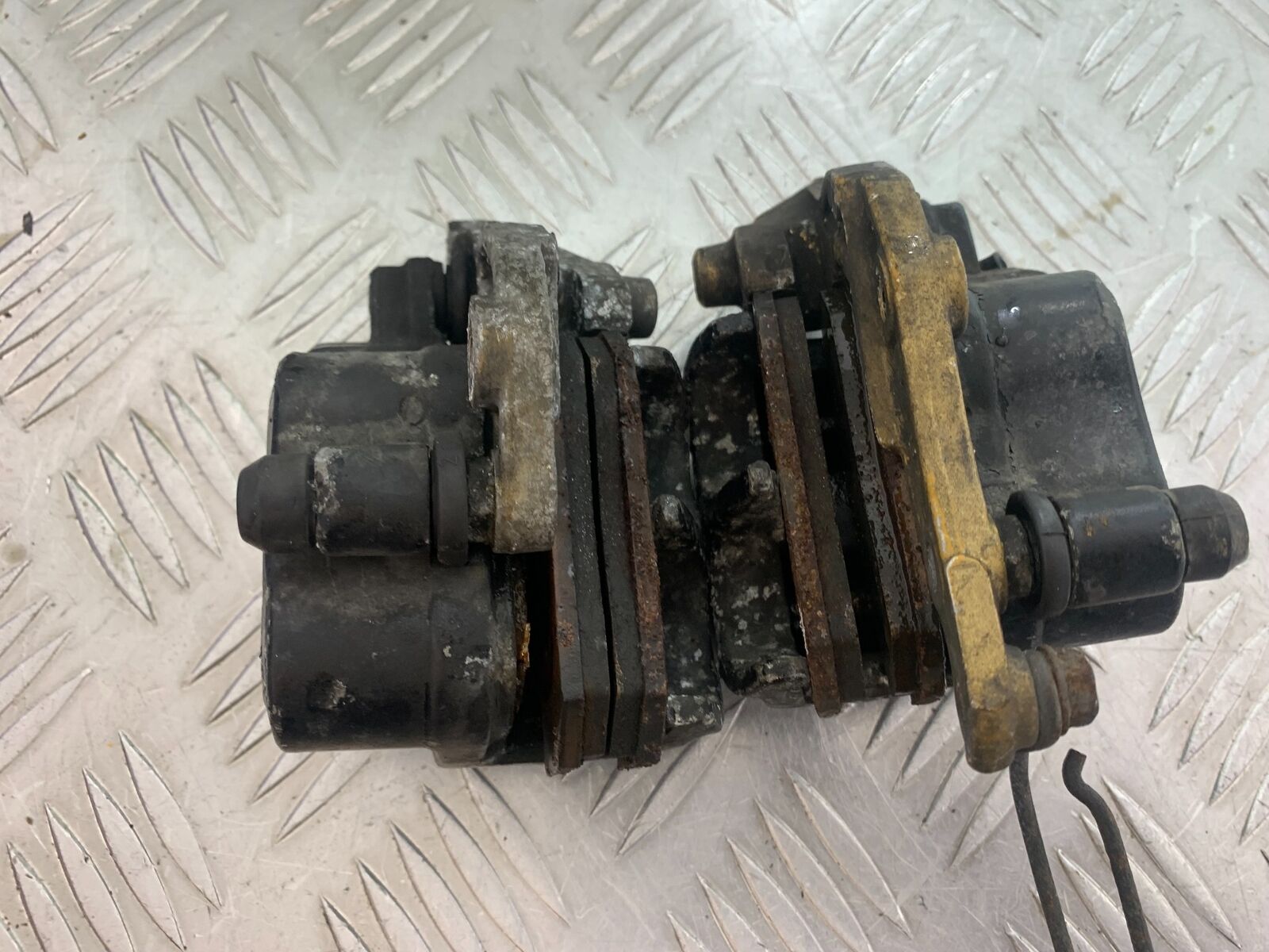 HONDA CBR600 CBR 600 F2 FRONT BRAKE CALIPERS  YEAR 1991-1993 (CMB1114)