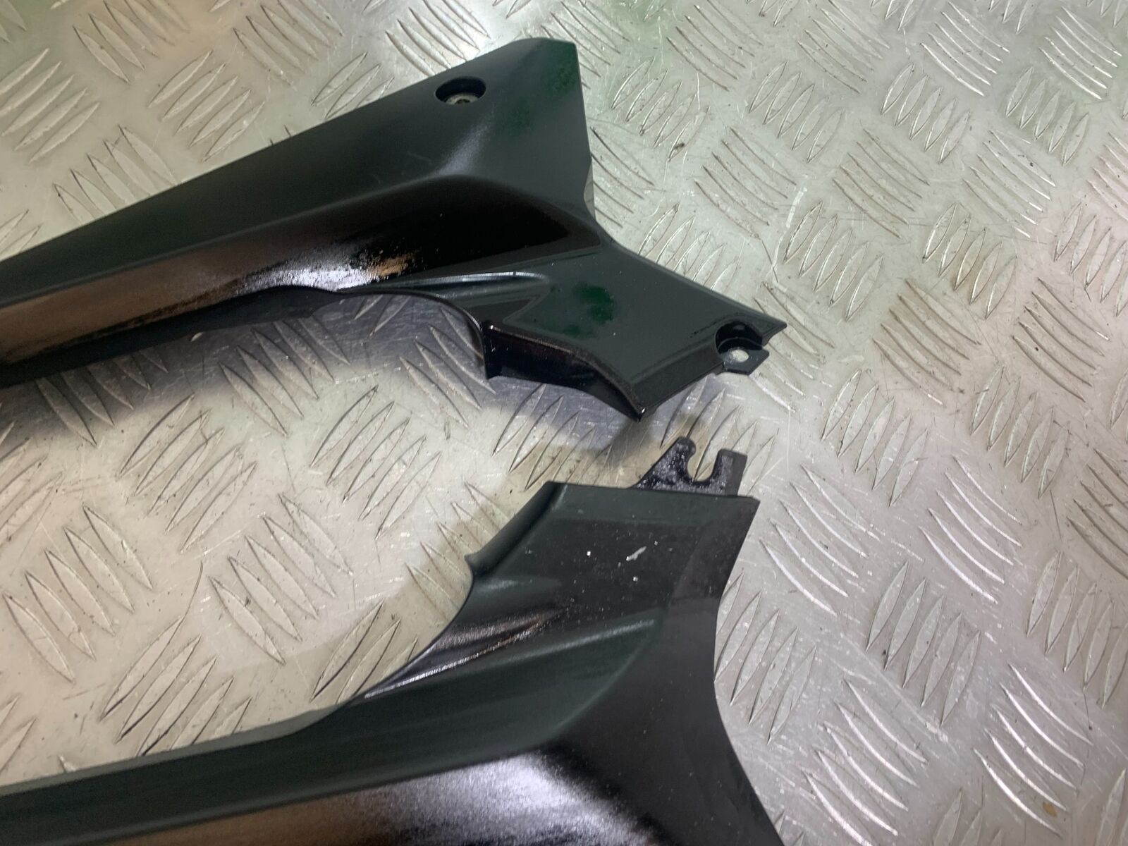 YAMAHA XJ6 XJ6-S LEFT AND RIGHT SIDE PANELS  YEAR 2009-2015  (CMB1070)