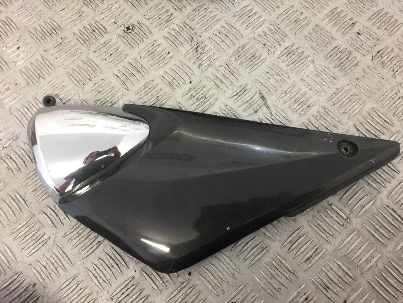 SUZUKI GSF600 GSF 600 BANDIT LEFT SIDE PANEL  YEAR 2003