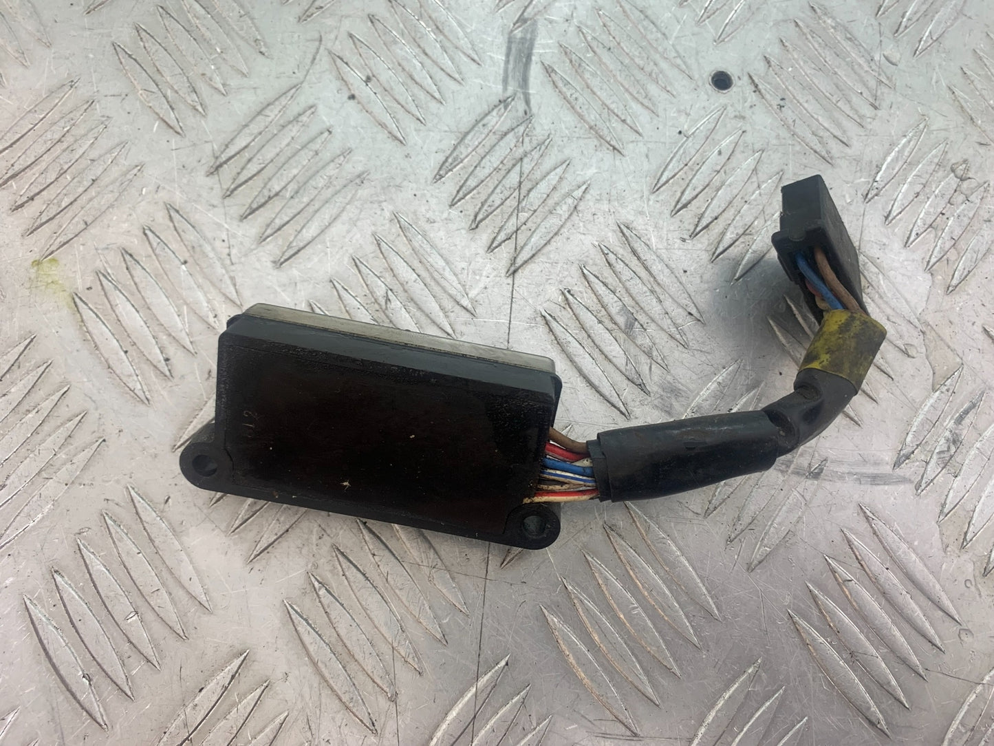KAWASAKI GT550 GT 550 FUSE BOX YEAR 1984-87 (CMB1141)